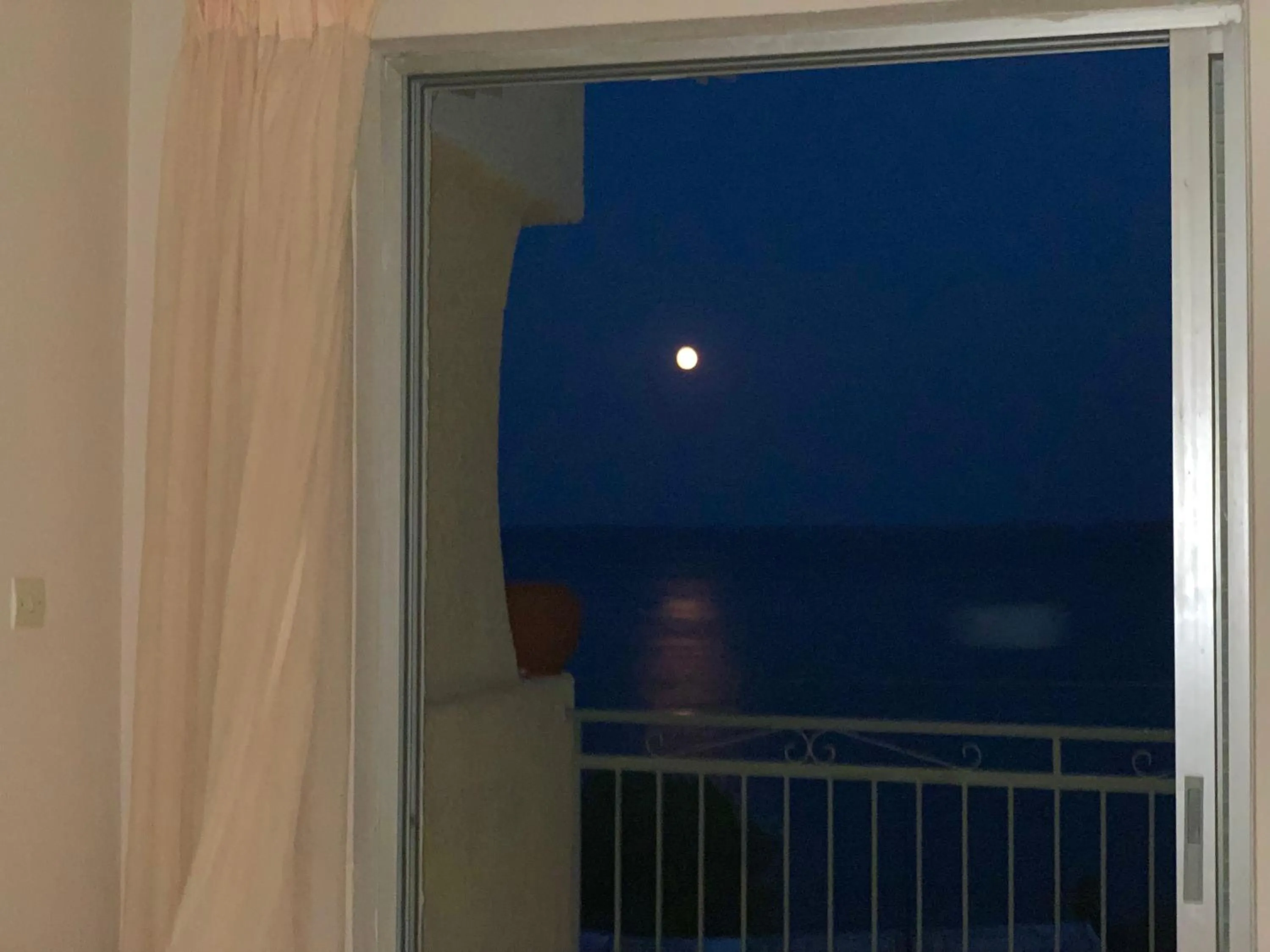 Night in Fedra Apartments