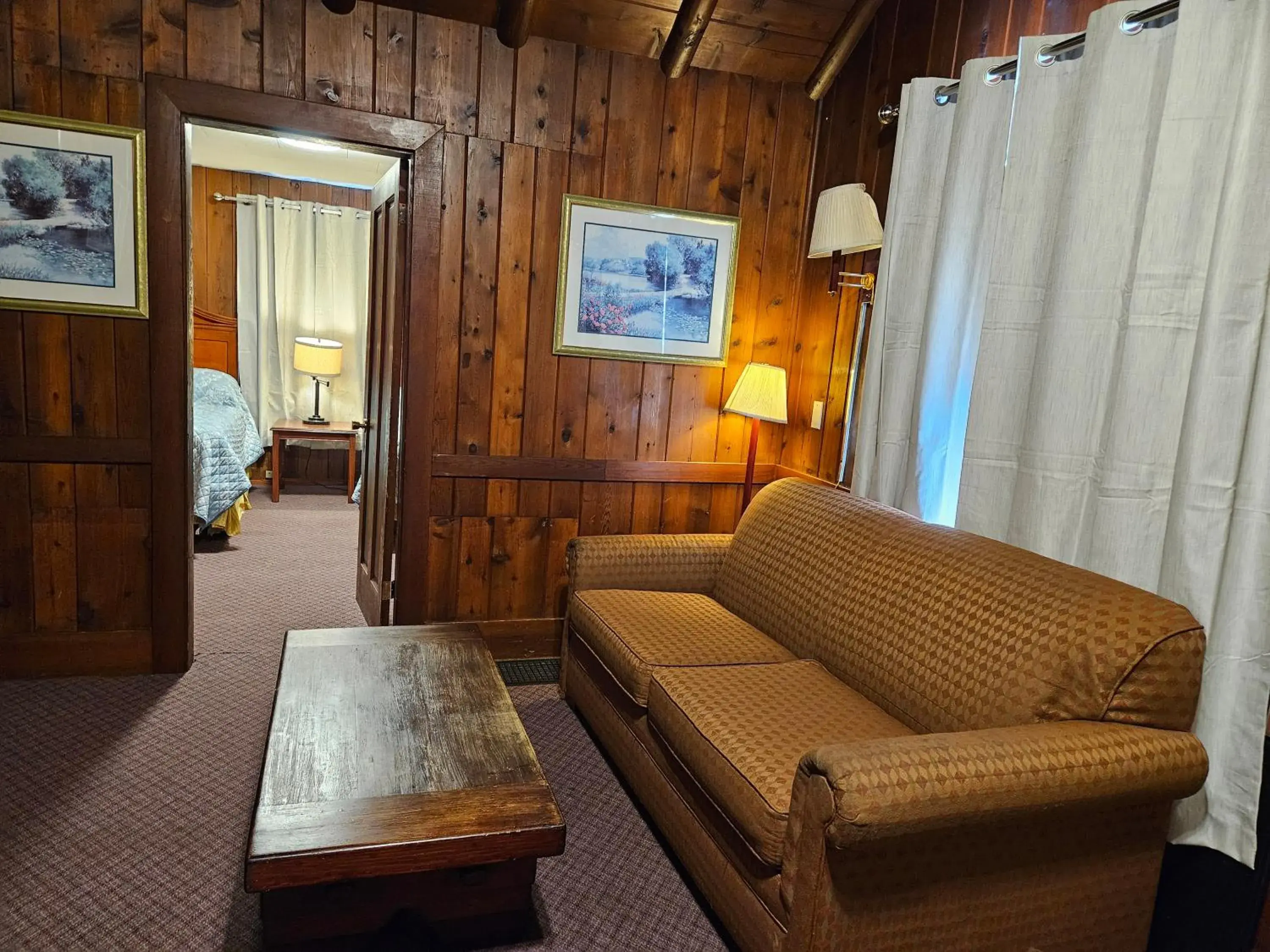 Deluxe Family Suite in Swiss Chalets Motel Deluxe Family Suite in Swiss Chalets Motel