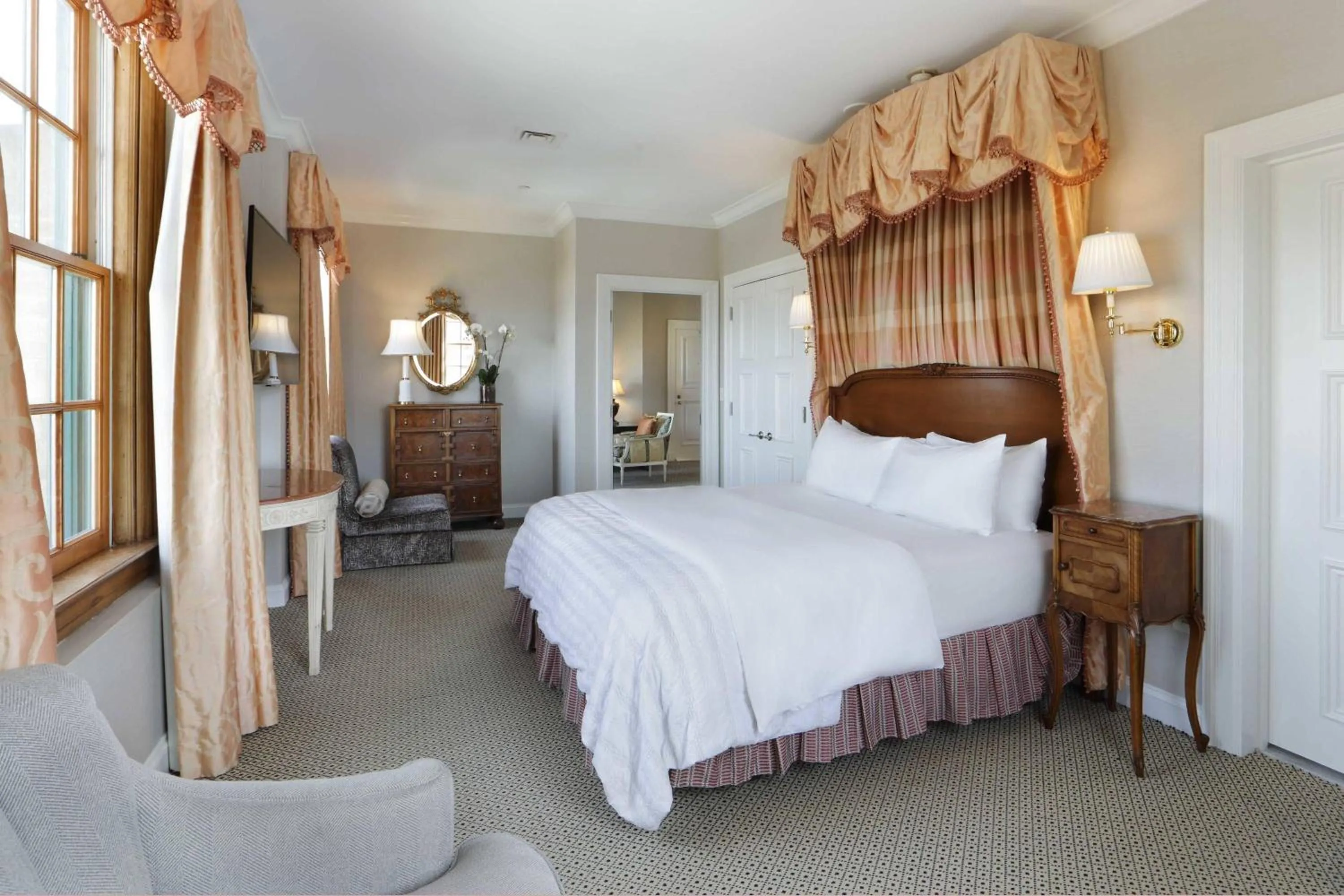 Photo of the whole room, Bed in Le Meridien Dallas, The Stoneleigh