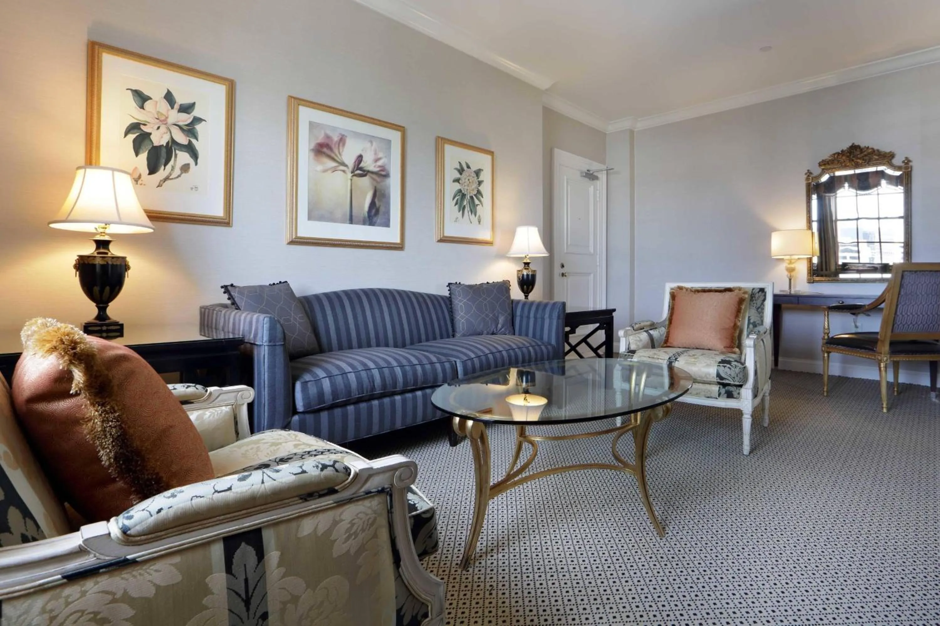 Photo of the whole room in Le Meridien Dallas, The Stoneleigh