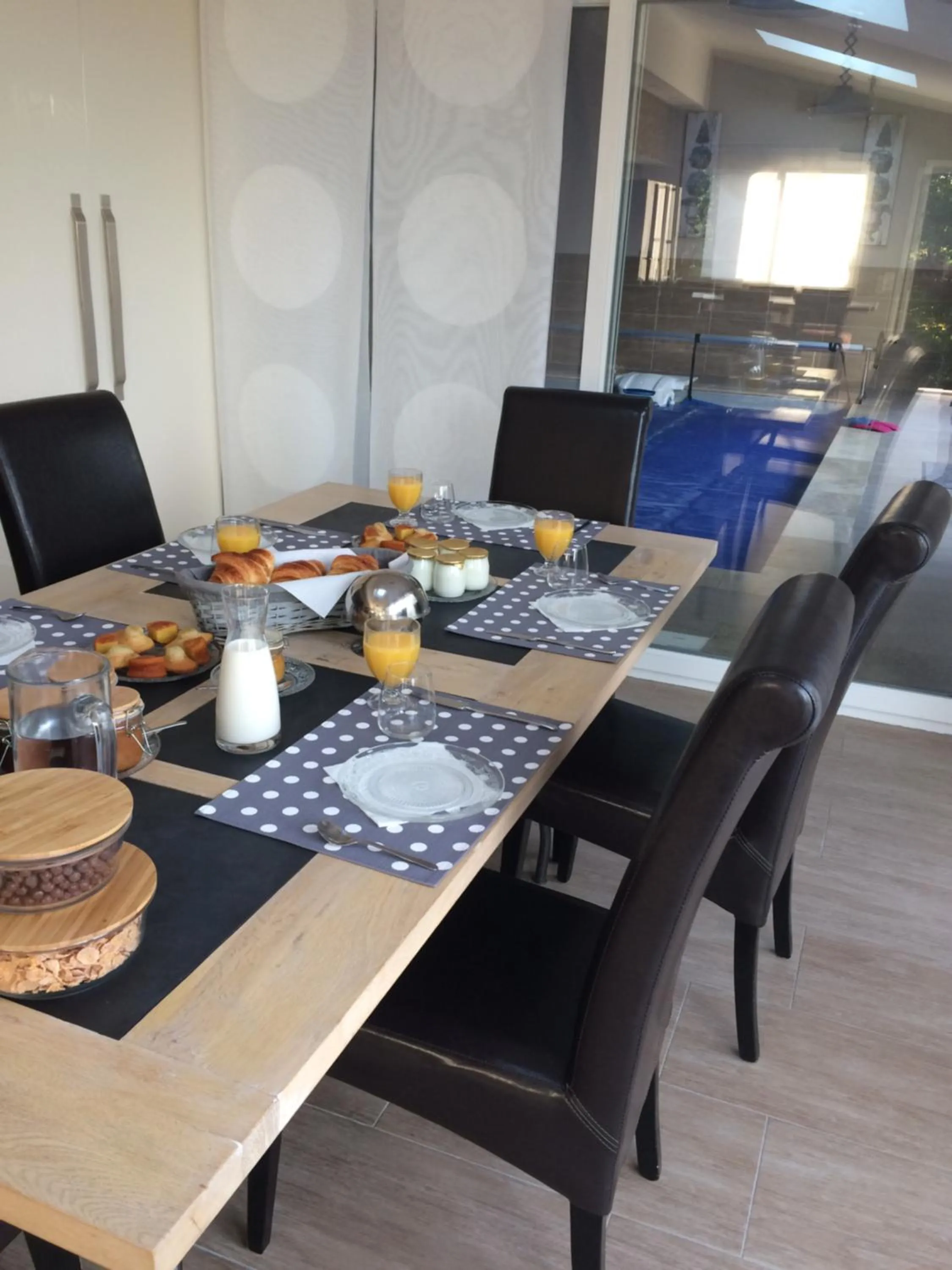 Continental breakfast in Chambres d hotes Couette et Campagne