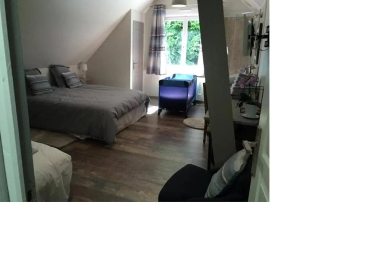 cot, Bed in Chambres d hotes Couette et Campagne