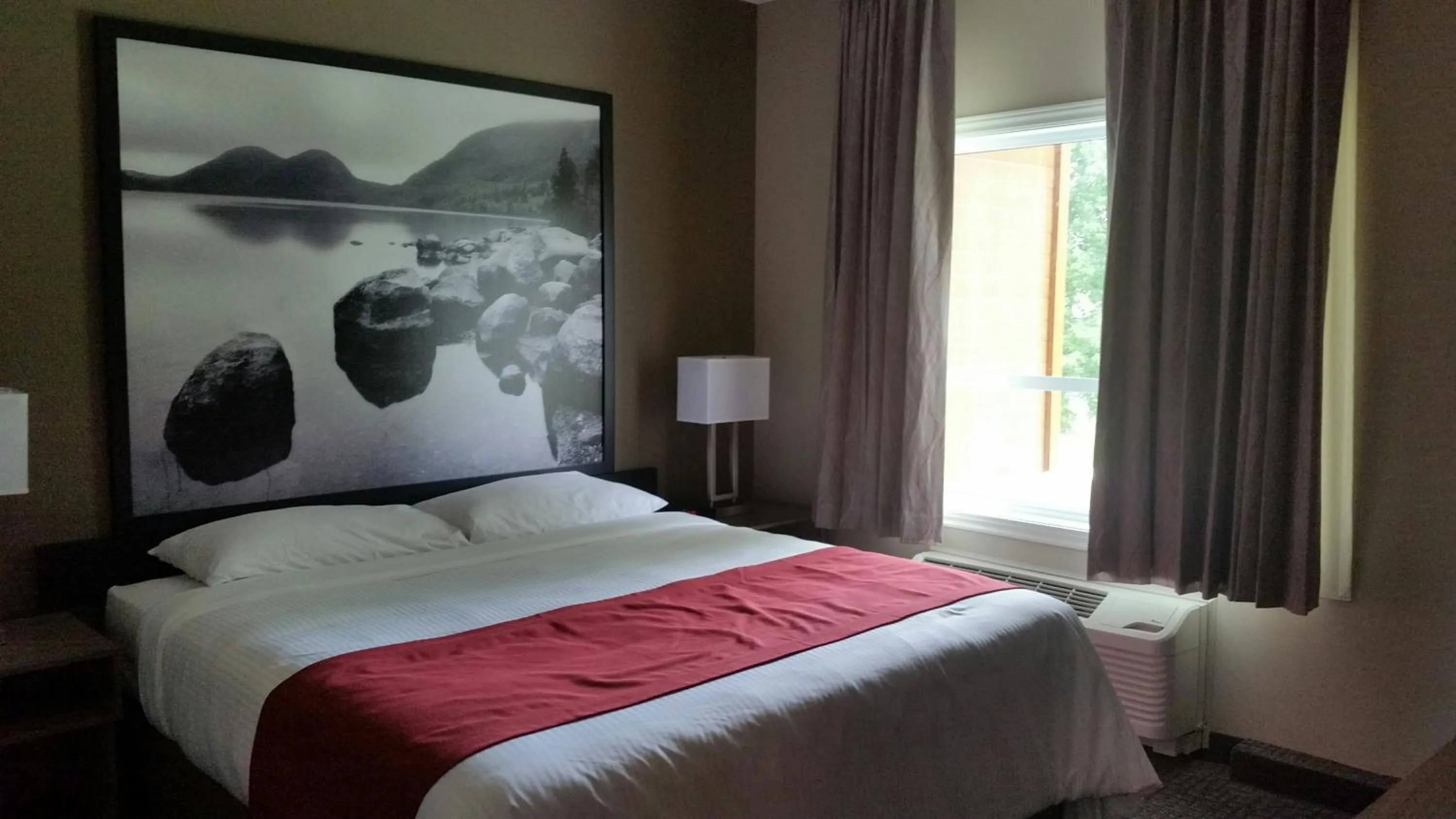 Photo of the whole room, Bed in Super 8 by Wyndham Mont Laurier