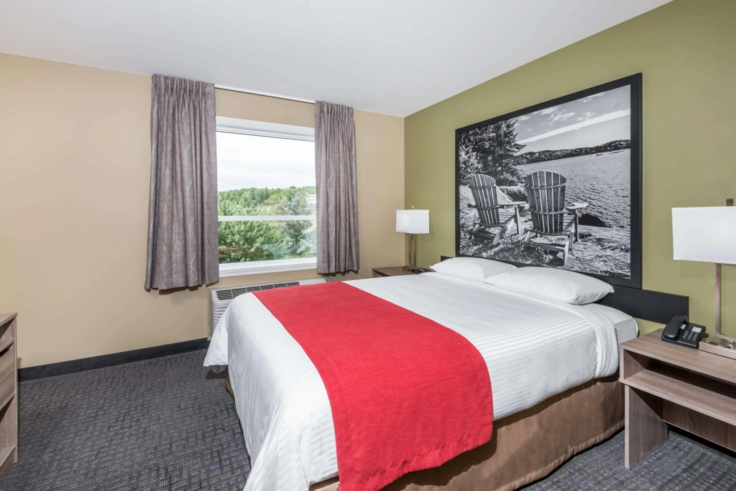 Photo of the whole room, Bed in Super 8 by Wyndham Mont Laurier