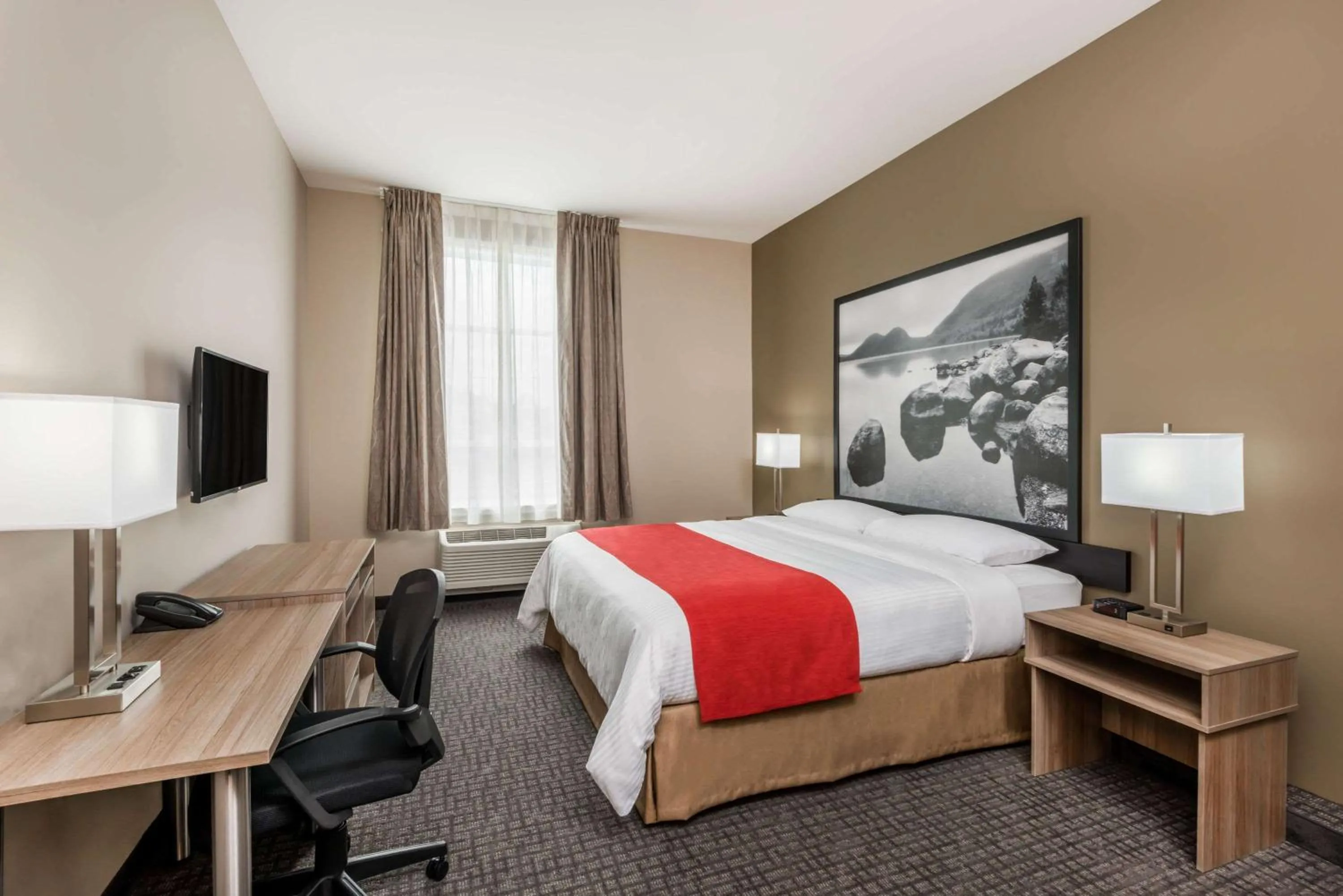 Photo of the whole room, Bed in Super 8 by Wyndham Mont Laurier