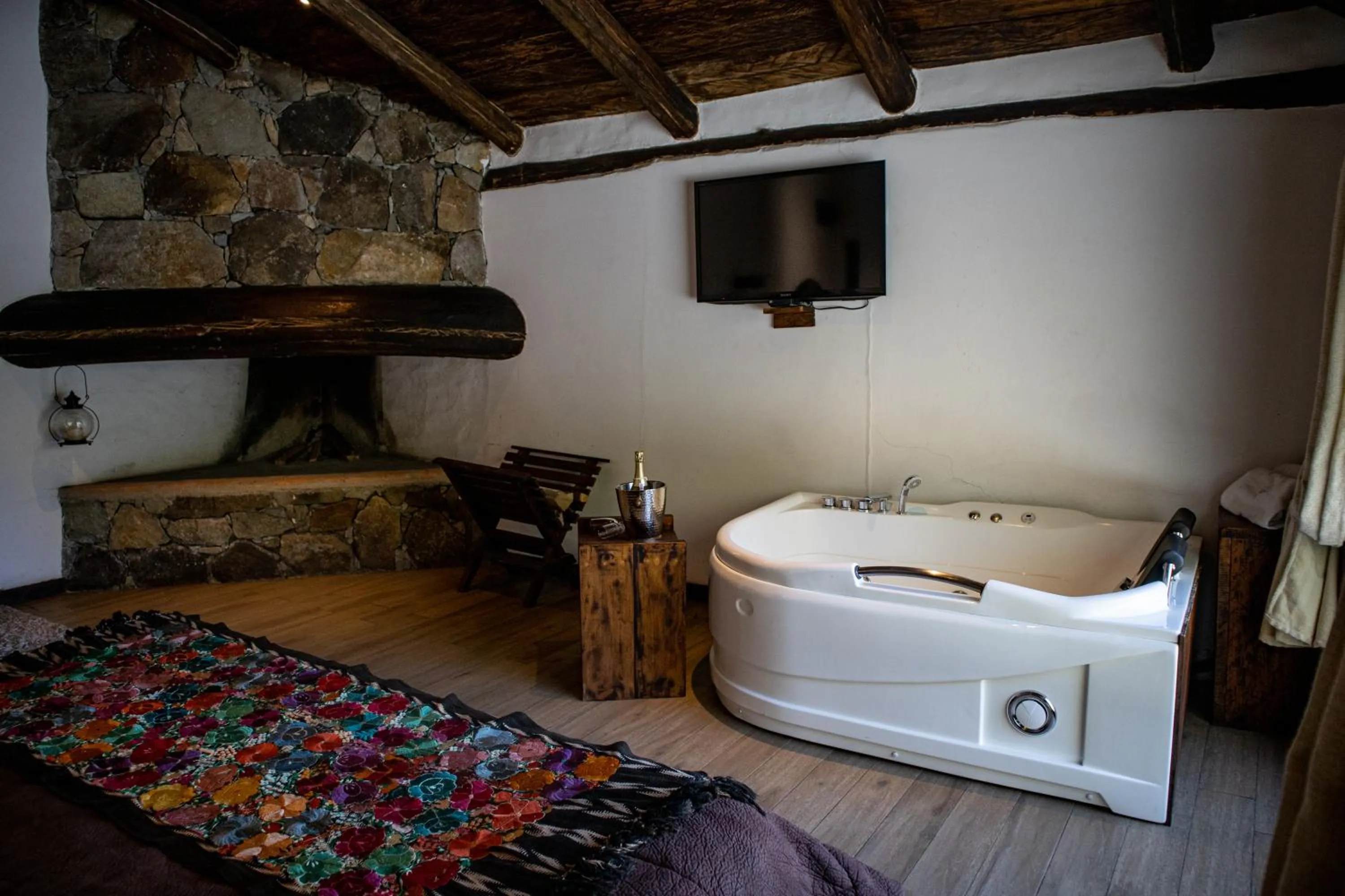 Hot Tub in Hacienda Hostería Dos Chorreras