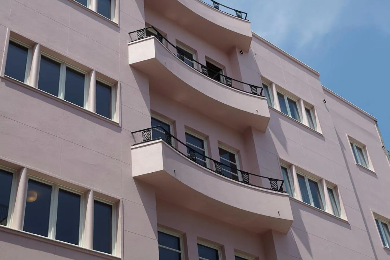 Property building in Casa Rosa