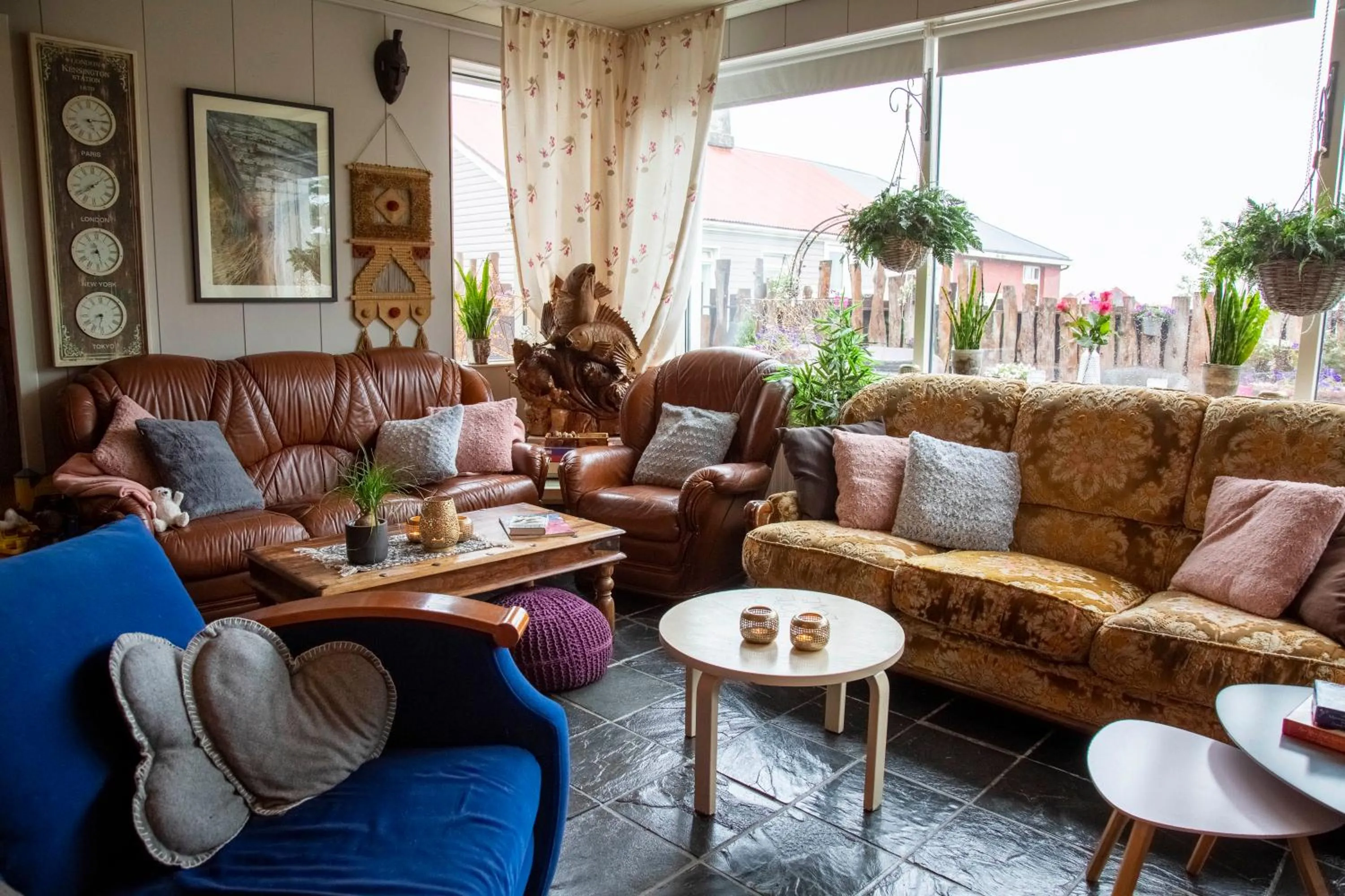 Restaurant/places to eat in Private and peaceful one bedroom apartments