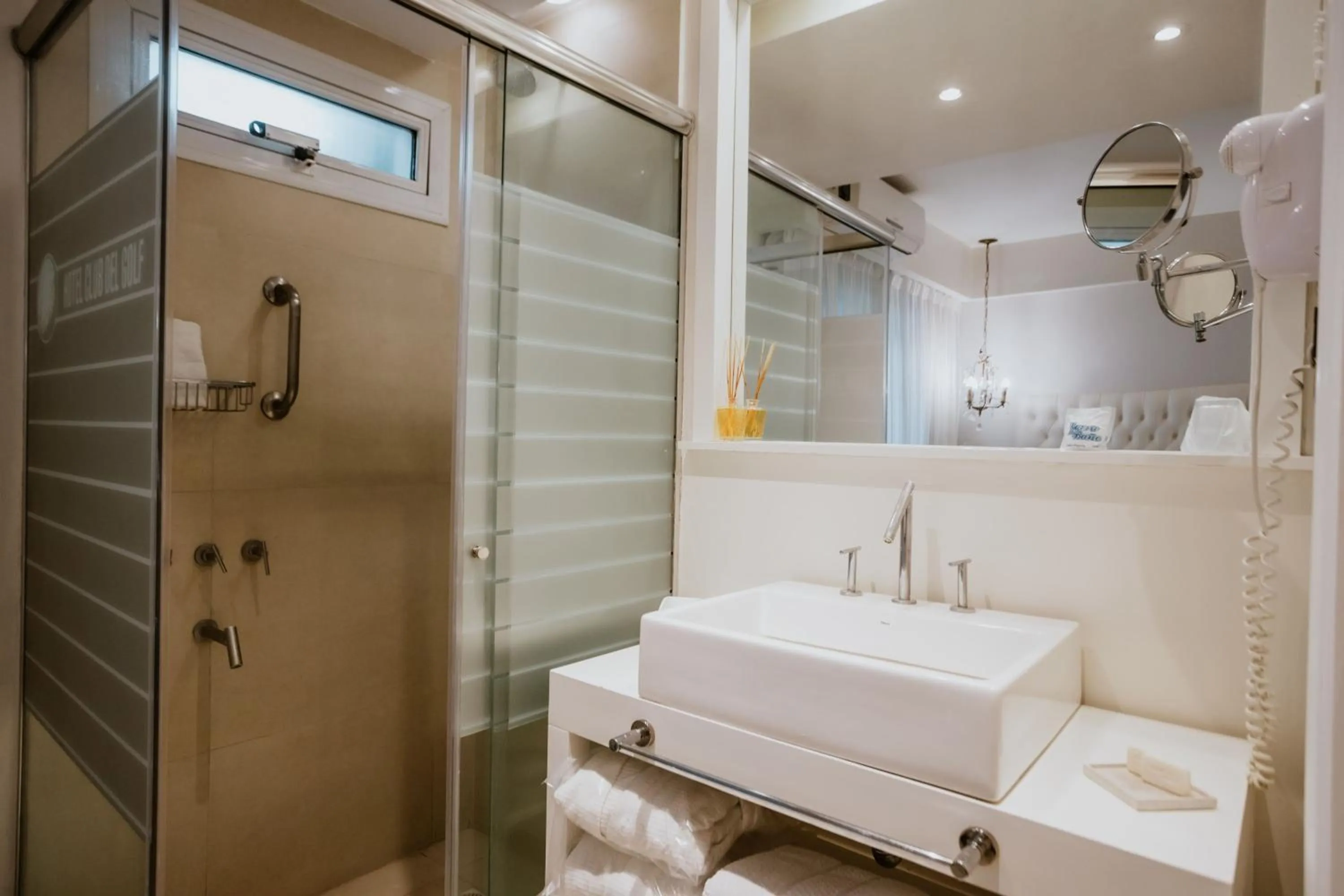 Shower in Hotel Club del Golf