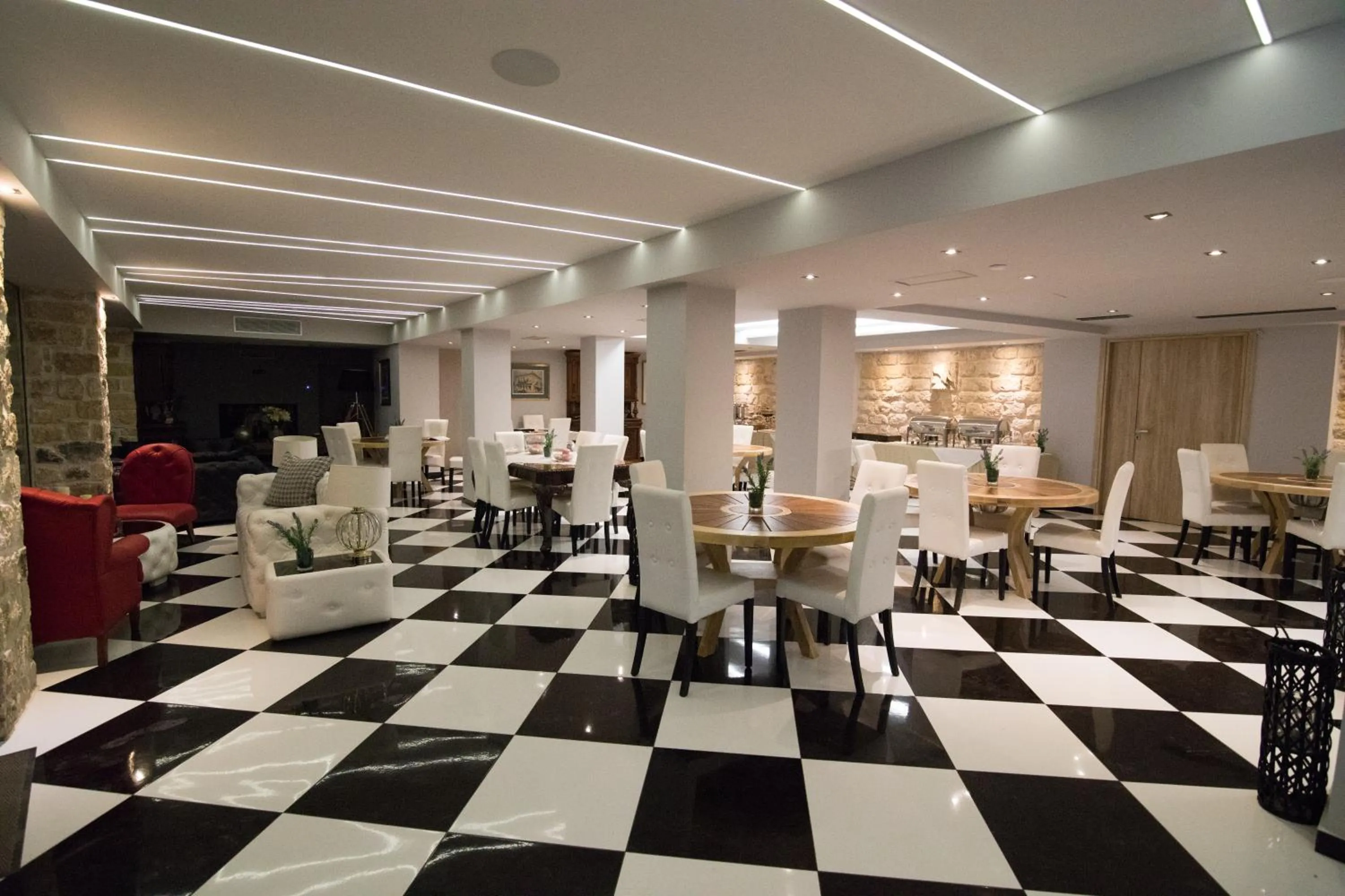 Restaurant/places to eat in Aianteion Bay Luxury Hotel & Suites