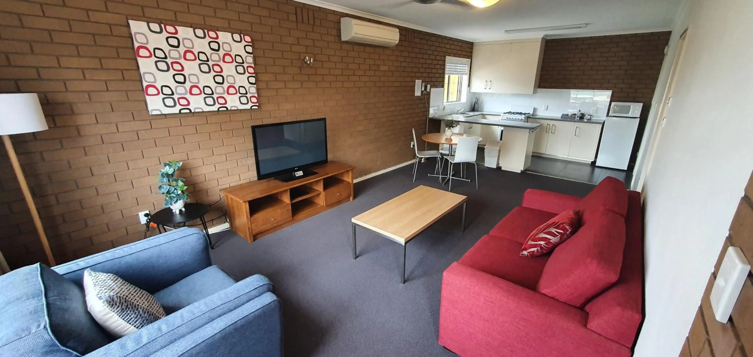 TV and multimedia in Parkview Motor Inn and Apartments