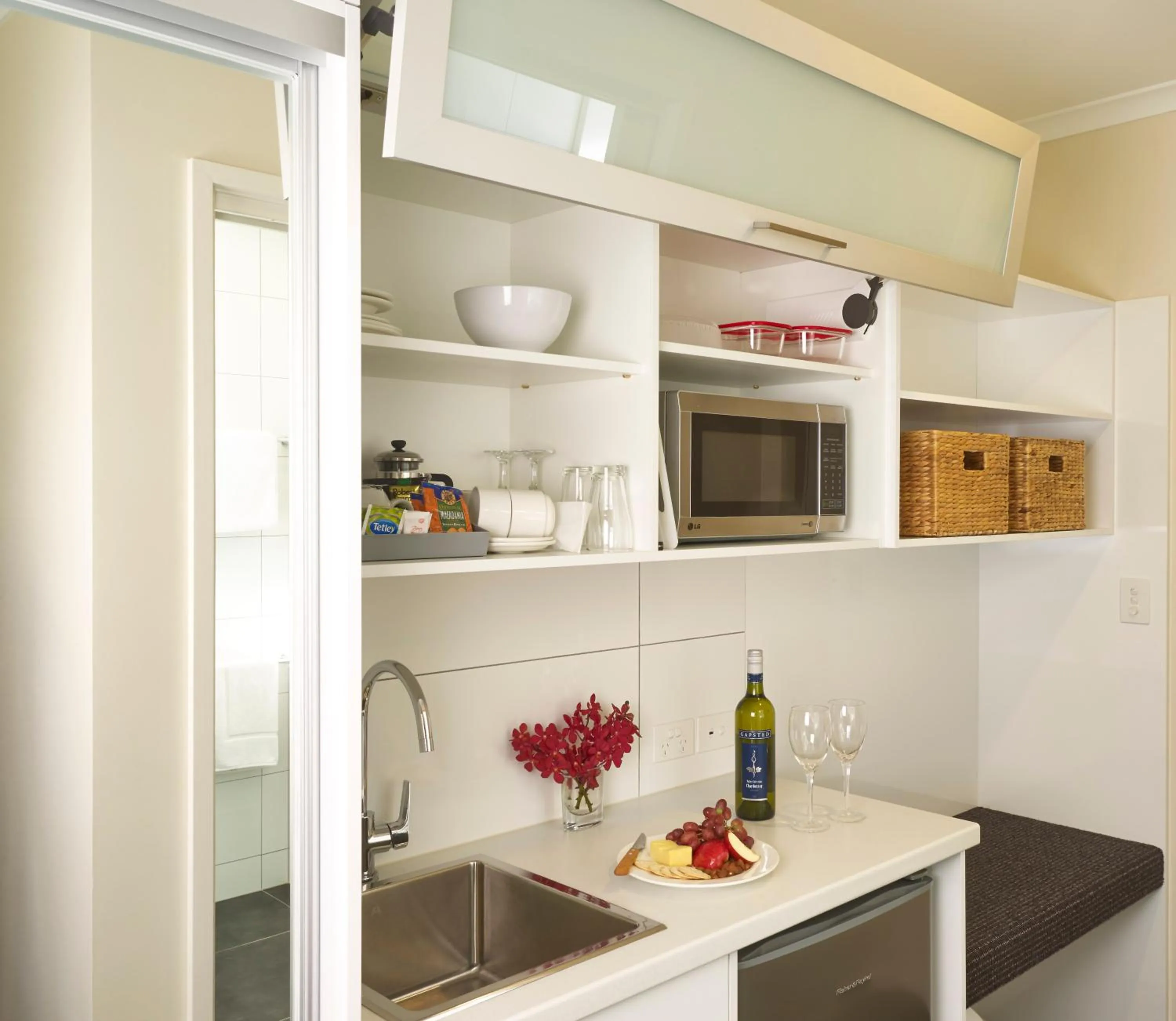 Kitchen or kitchenette in Parkview Motor Inn and Apartments