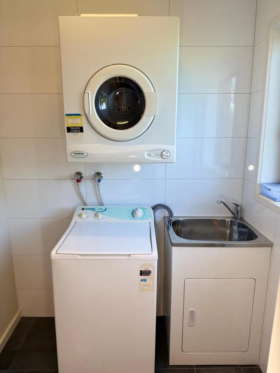 washing machine in Parkview Motor Inn and Apartments