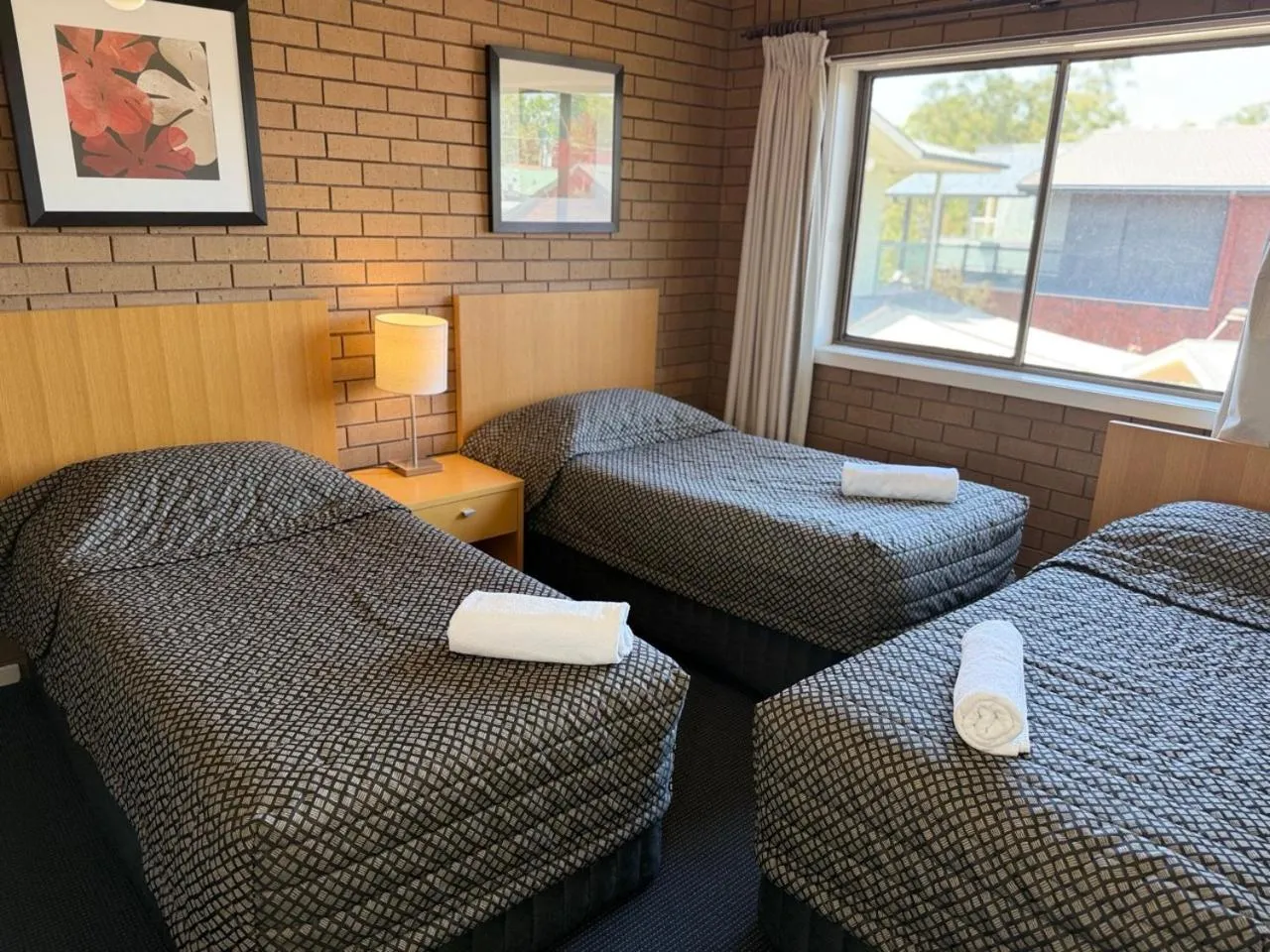 Photo of the whole room, Bed in Parkview Motor Inn and Apartments