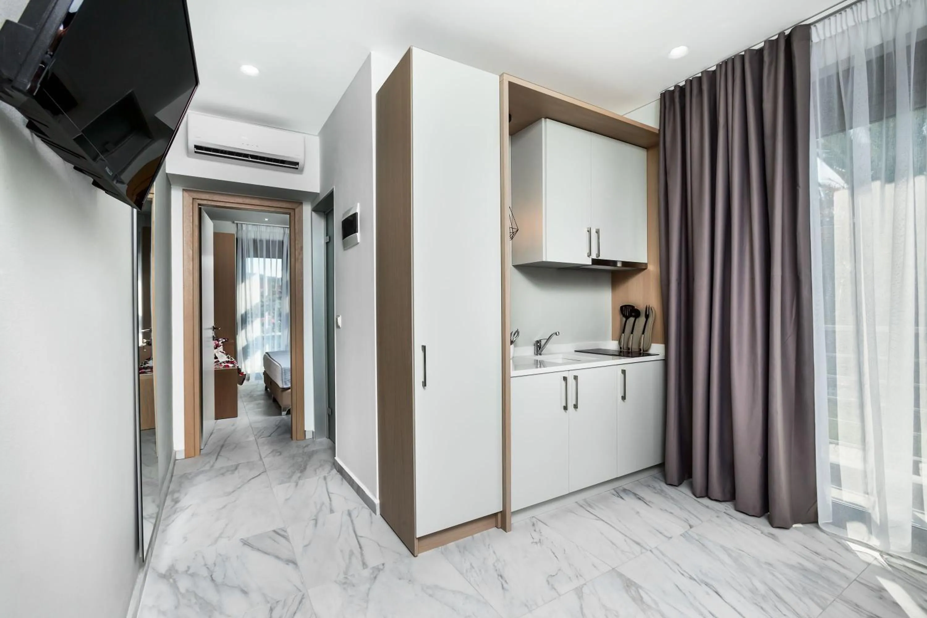 TV and multimedia in Nymphes Deluxe Accommodation Pefkochori