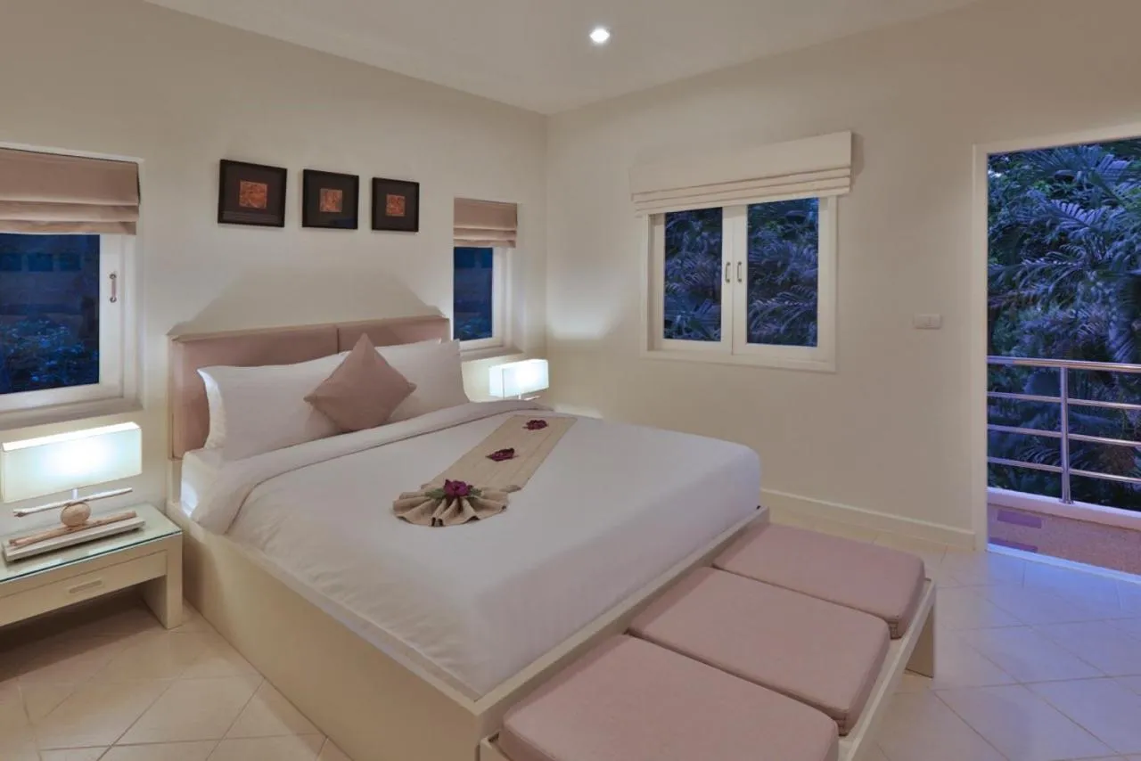 Bedroom, Bed in The Gardens