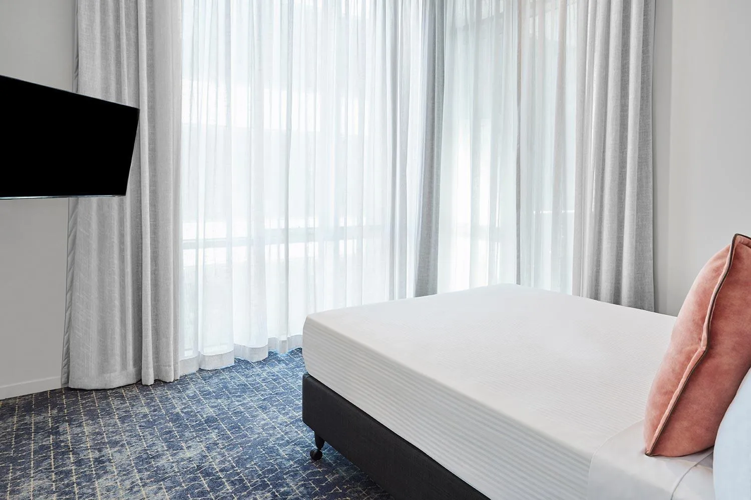 Bed in Adina Apartment Hotel Melbourne Flinders Street