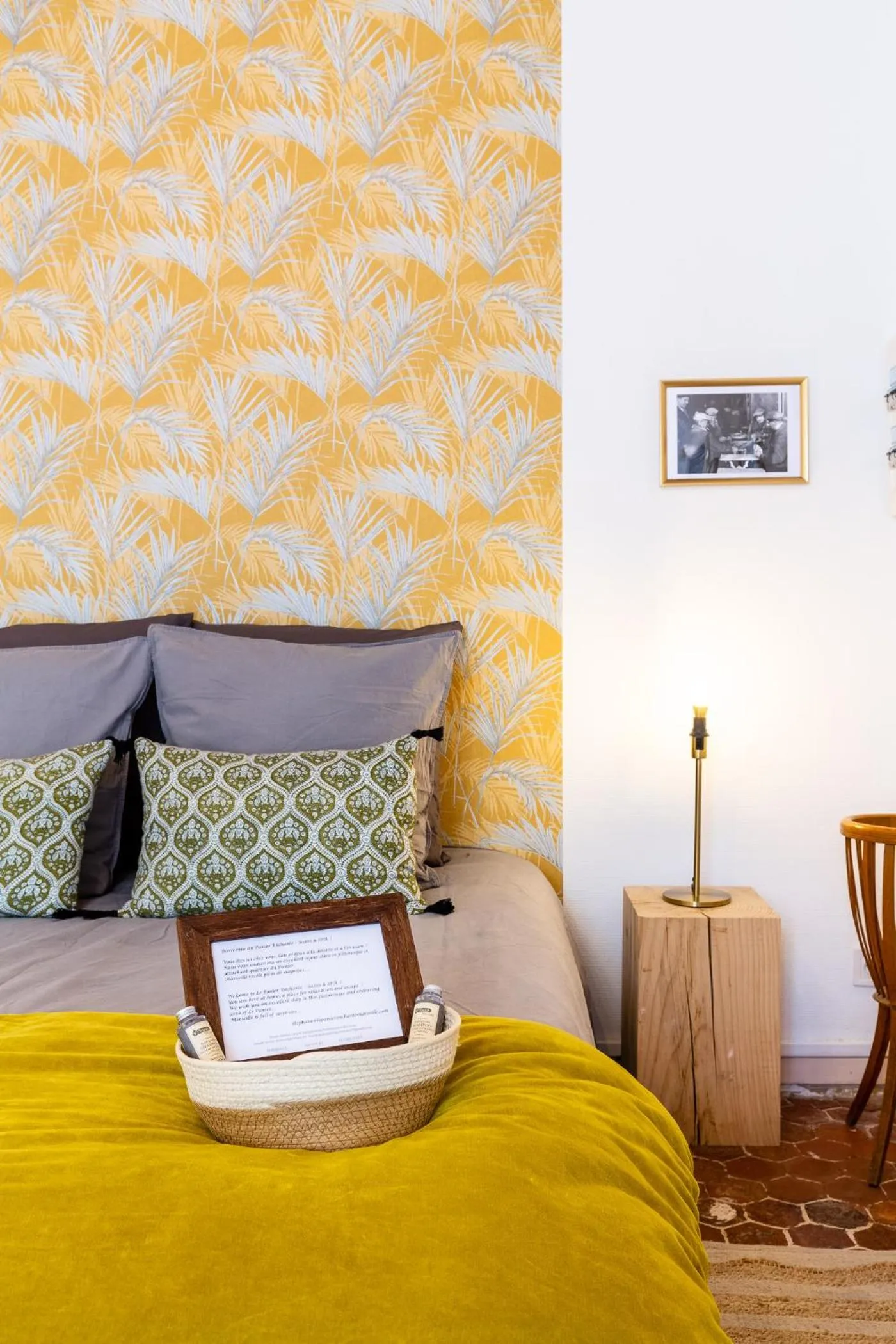 Bed in LE PANIER ENCHANTÉ - Suites & Loft - Terrasse et patio au dessus du Vieux Port