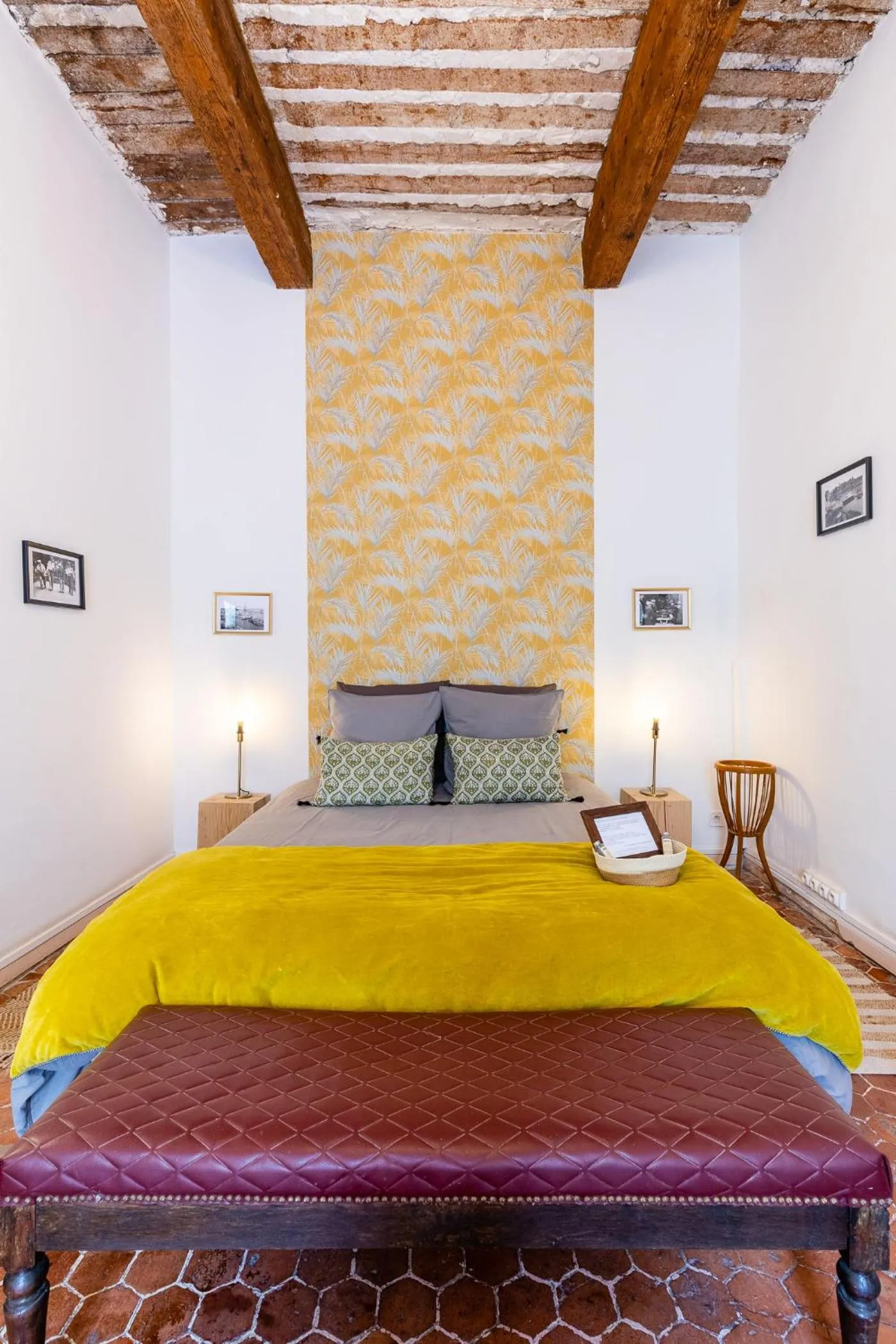 Bed in LE PANIER ENCHANTÉ - Suites & Loft - Terrasse et patio au dessus du Vieux Port