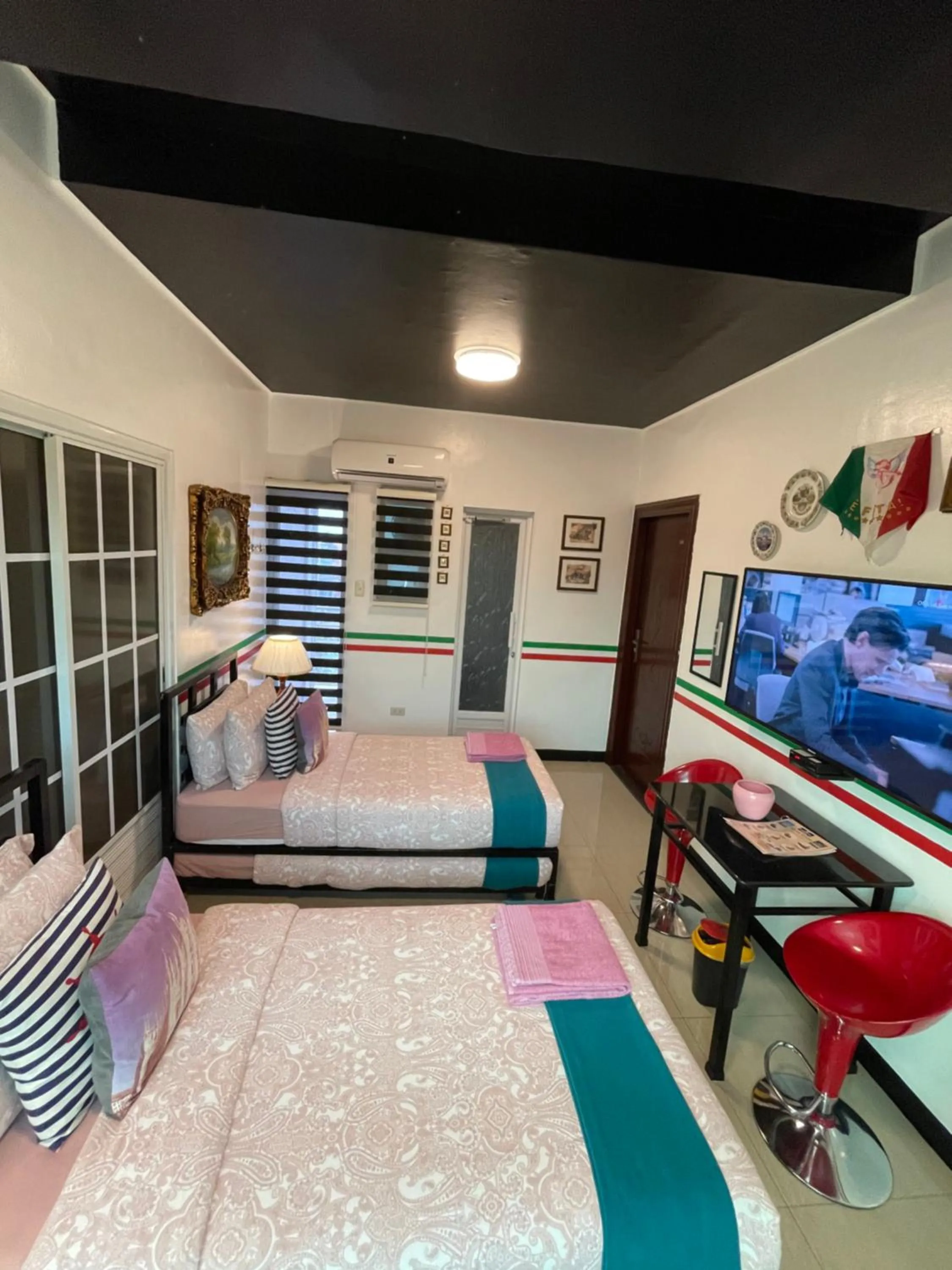 Photo of the whole room, Bed in Italy Condotel Darasa