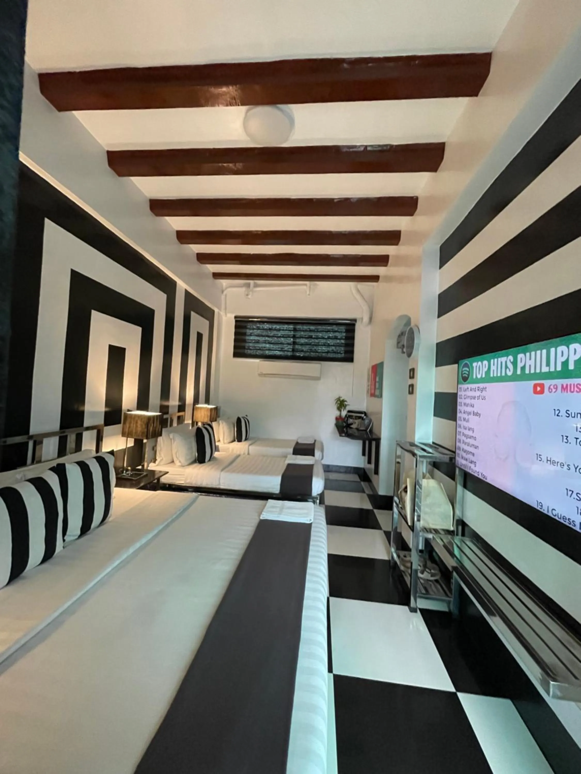 Photo of the whole room, Bed in Italy Condotel Darasa