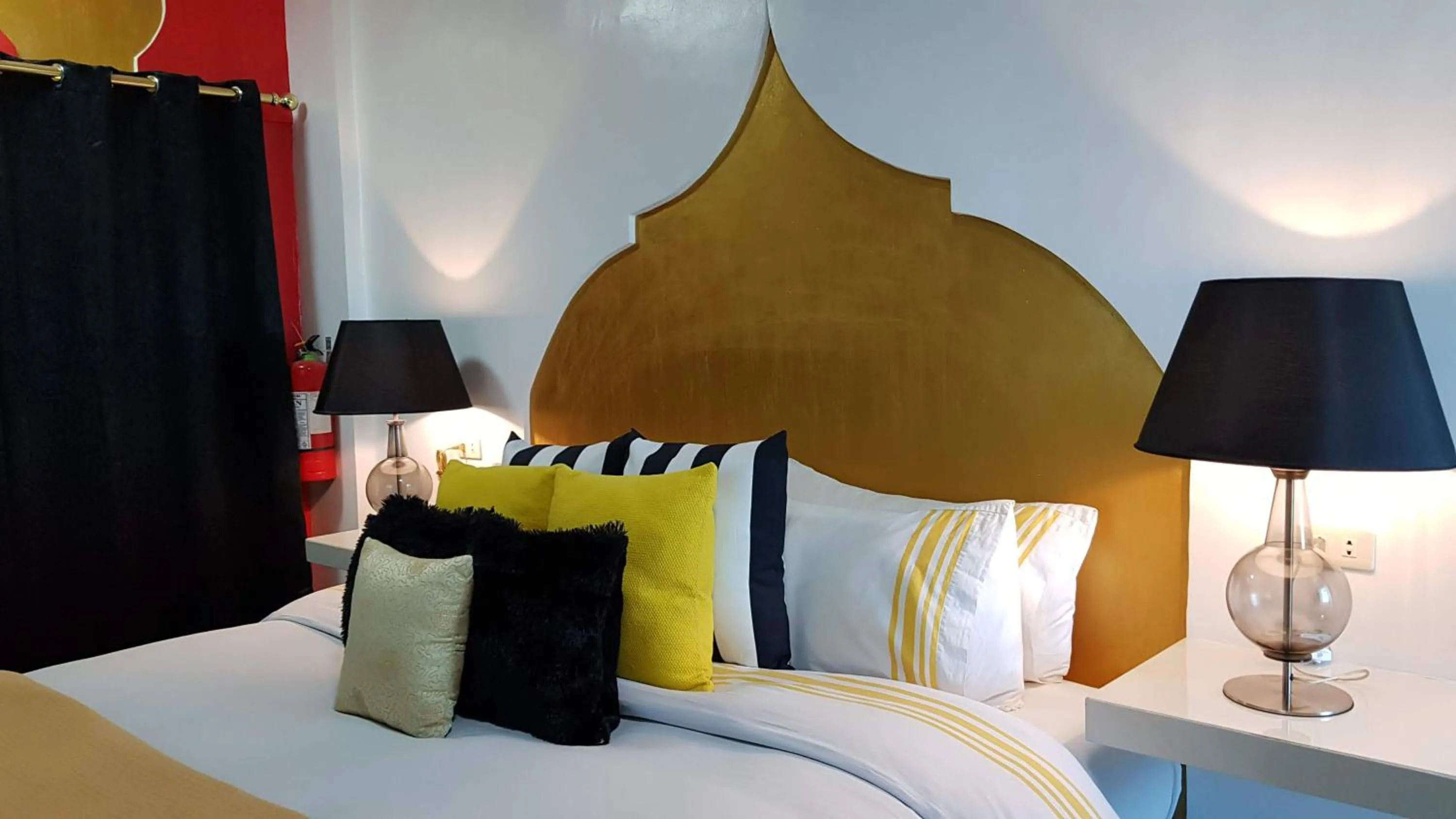 Photo of the whole room, Bed in Italy Condotel Darasa