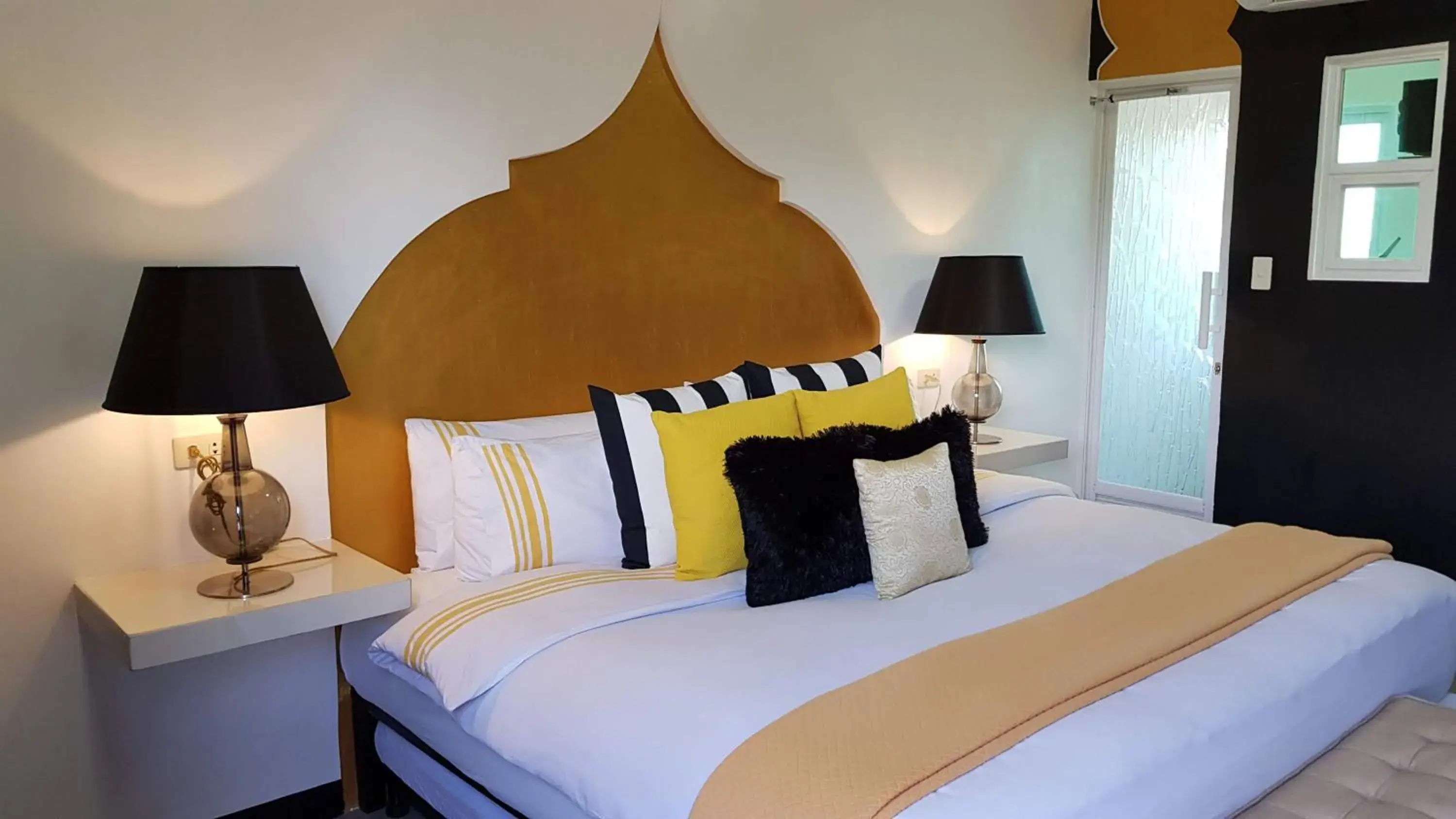 King Room with Balcony in Italy Condotel Darasa King Room with Balcony in Italy Condotel Darasa