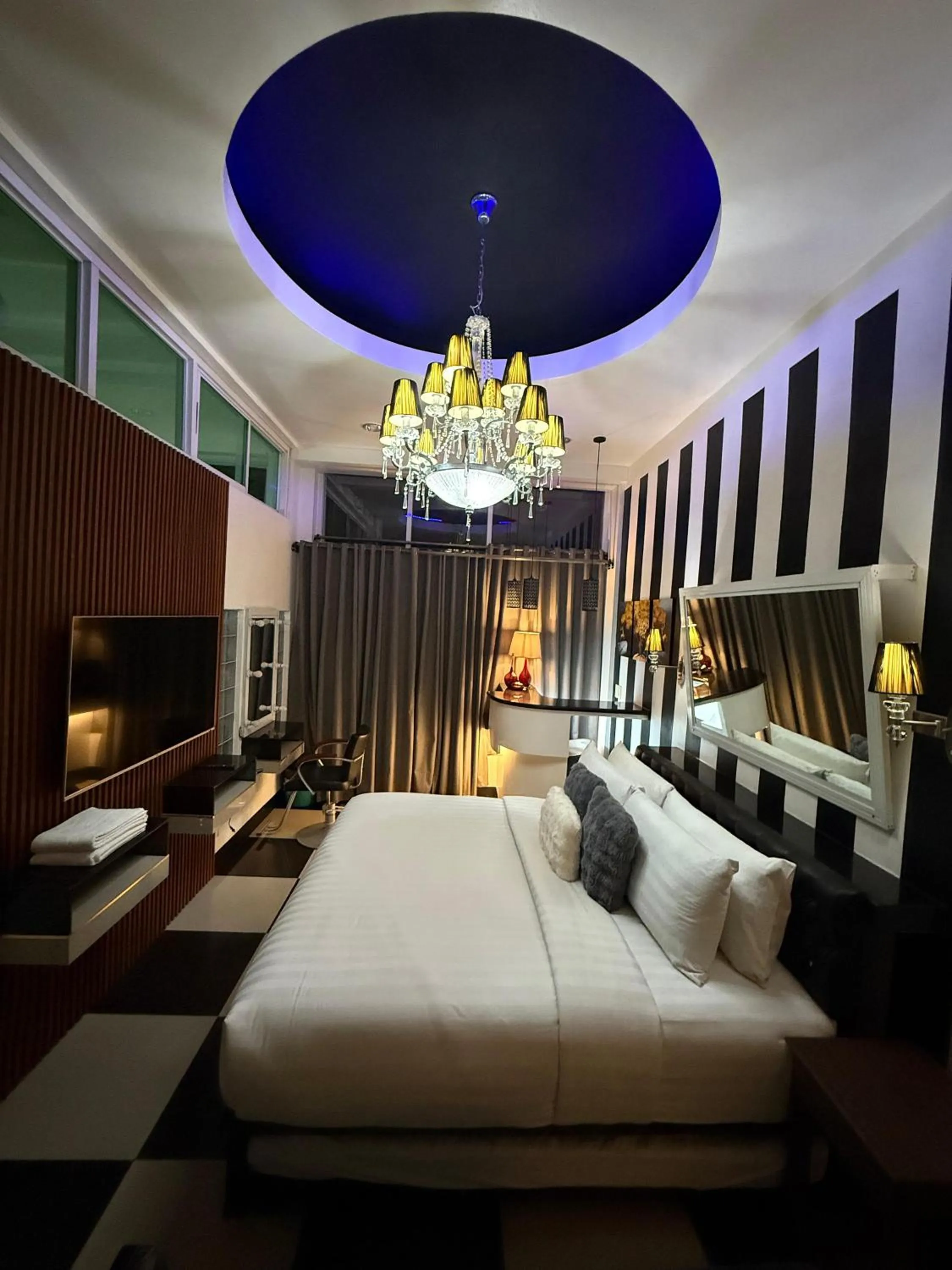 Photo of the whole room, Bed in Italy Condotel Darasa