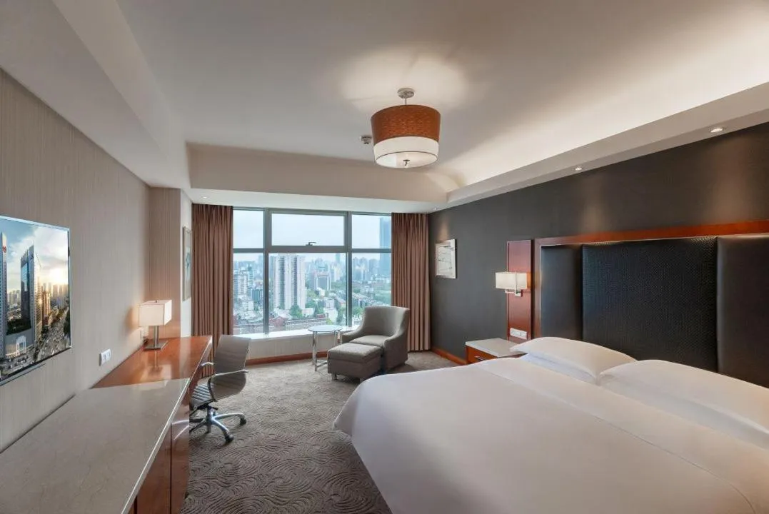 Photo of the whole room, Bed in Sheraton Changsha Hotel