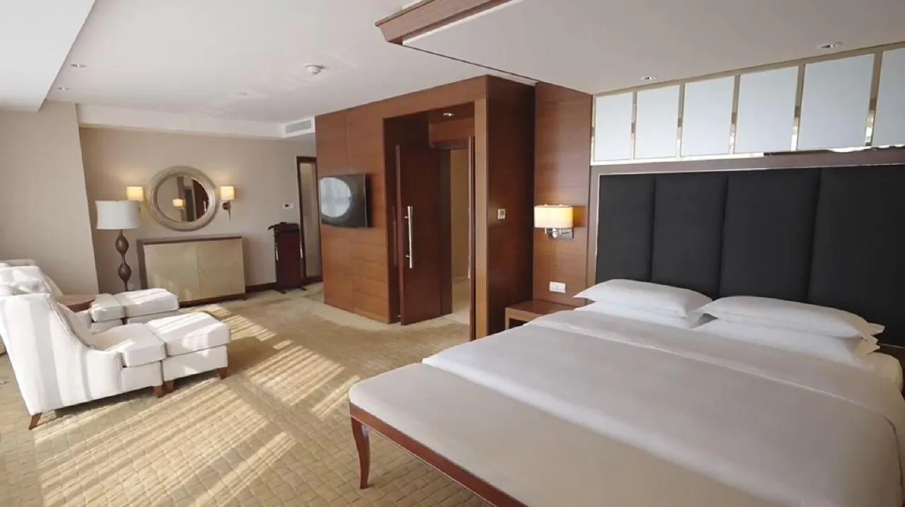 Photo of the whole room, Bed in Sheraton Changsha Hotel