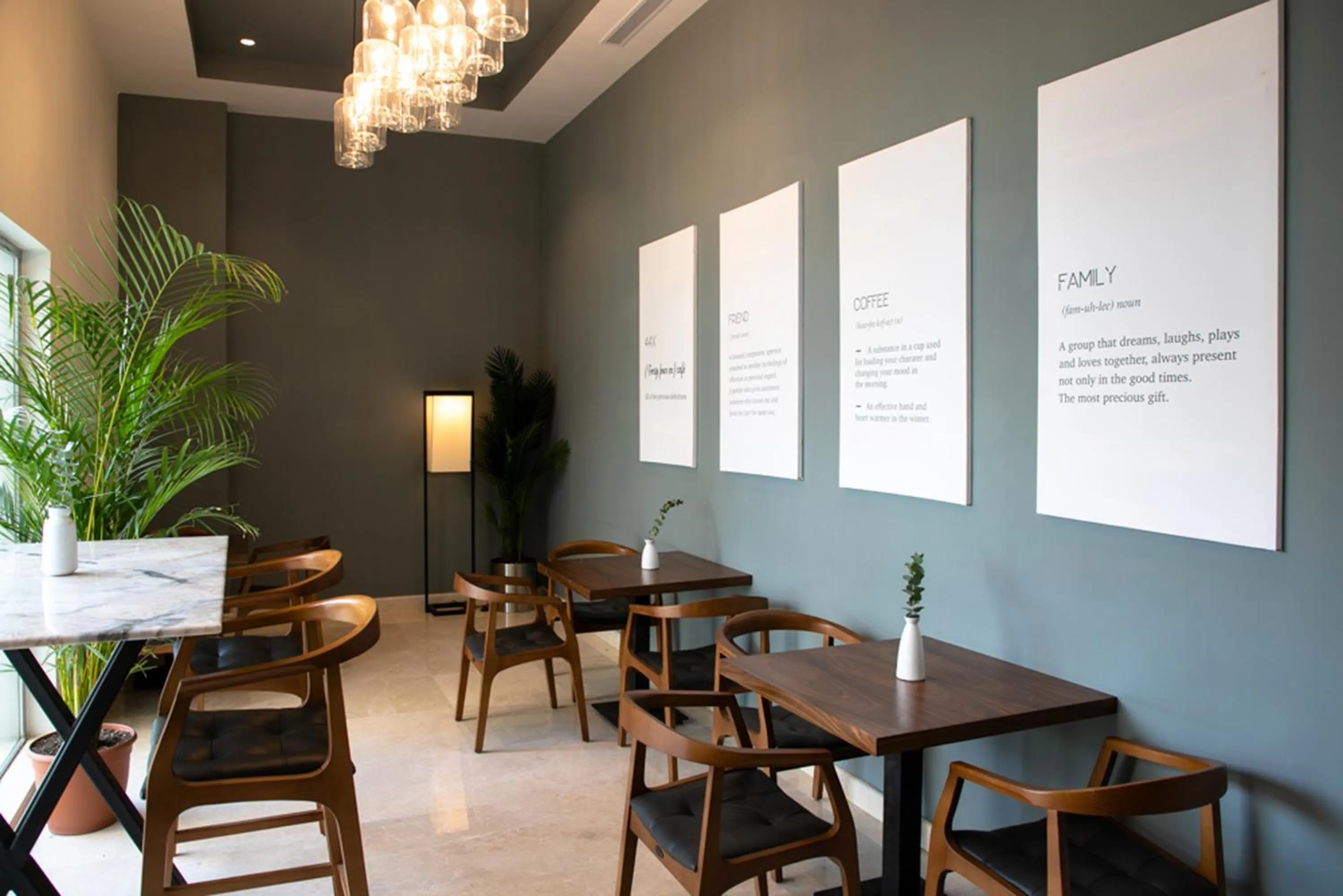 Restaurant/places to eat in Hafawah Suites