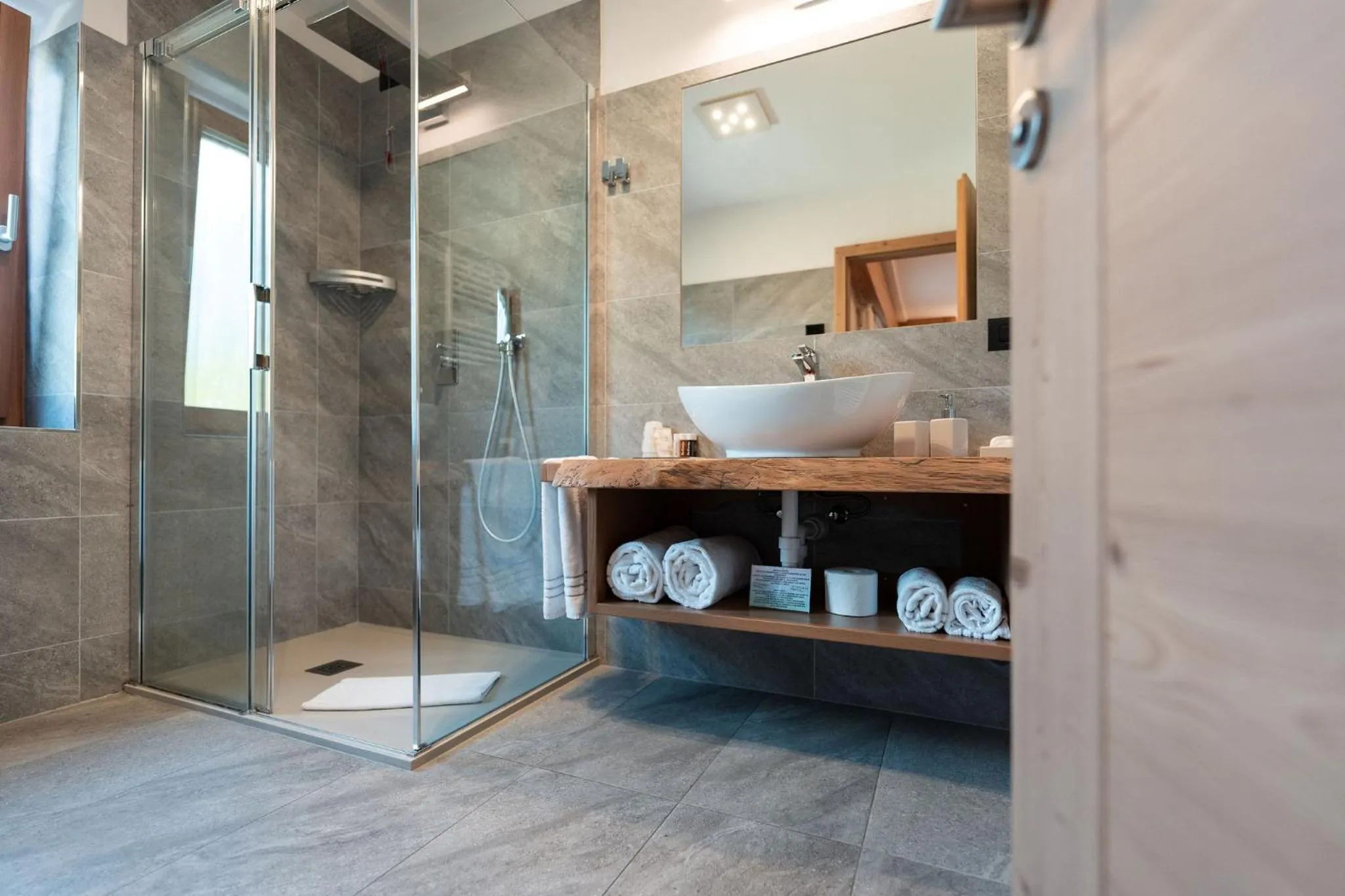 Bathroom in Hotel Piedibosco