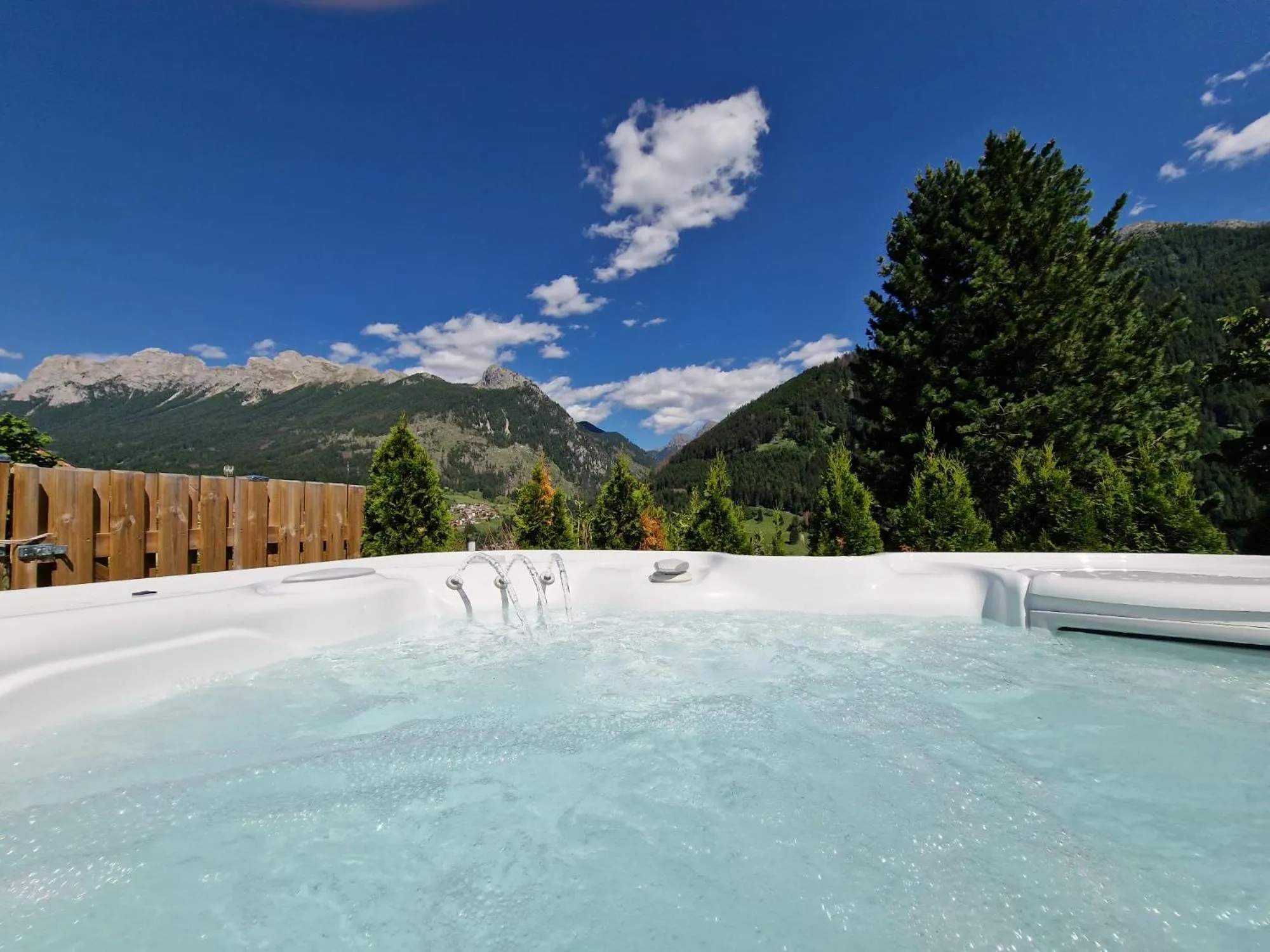 Hot Tub in Hotel Piedibosco