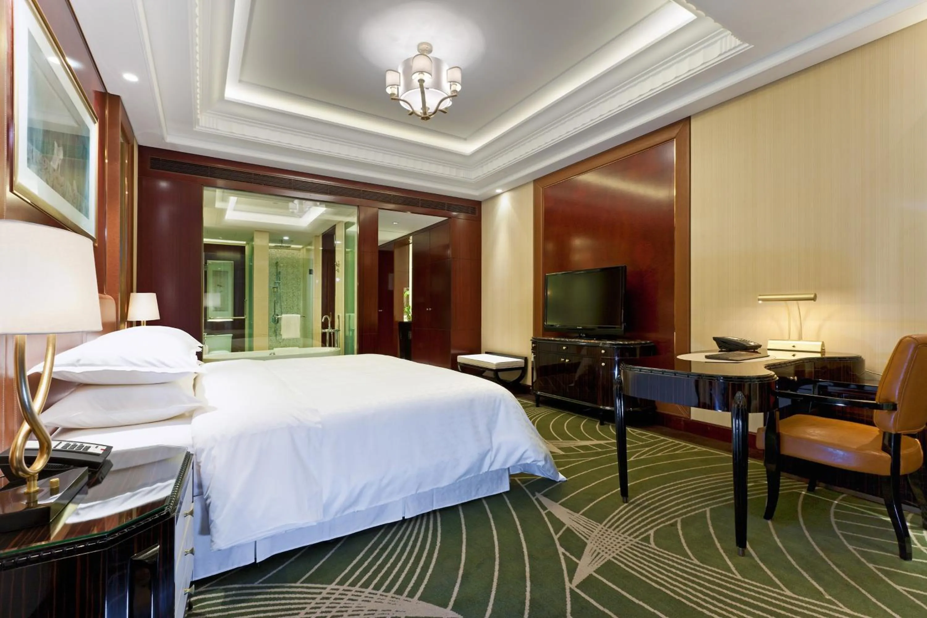 Photo of the whole room, Bed in Sheraton Changzhou Wujin Hotel