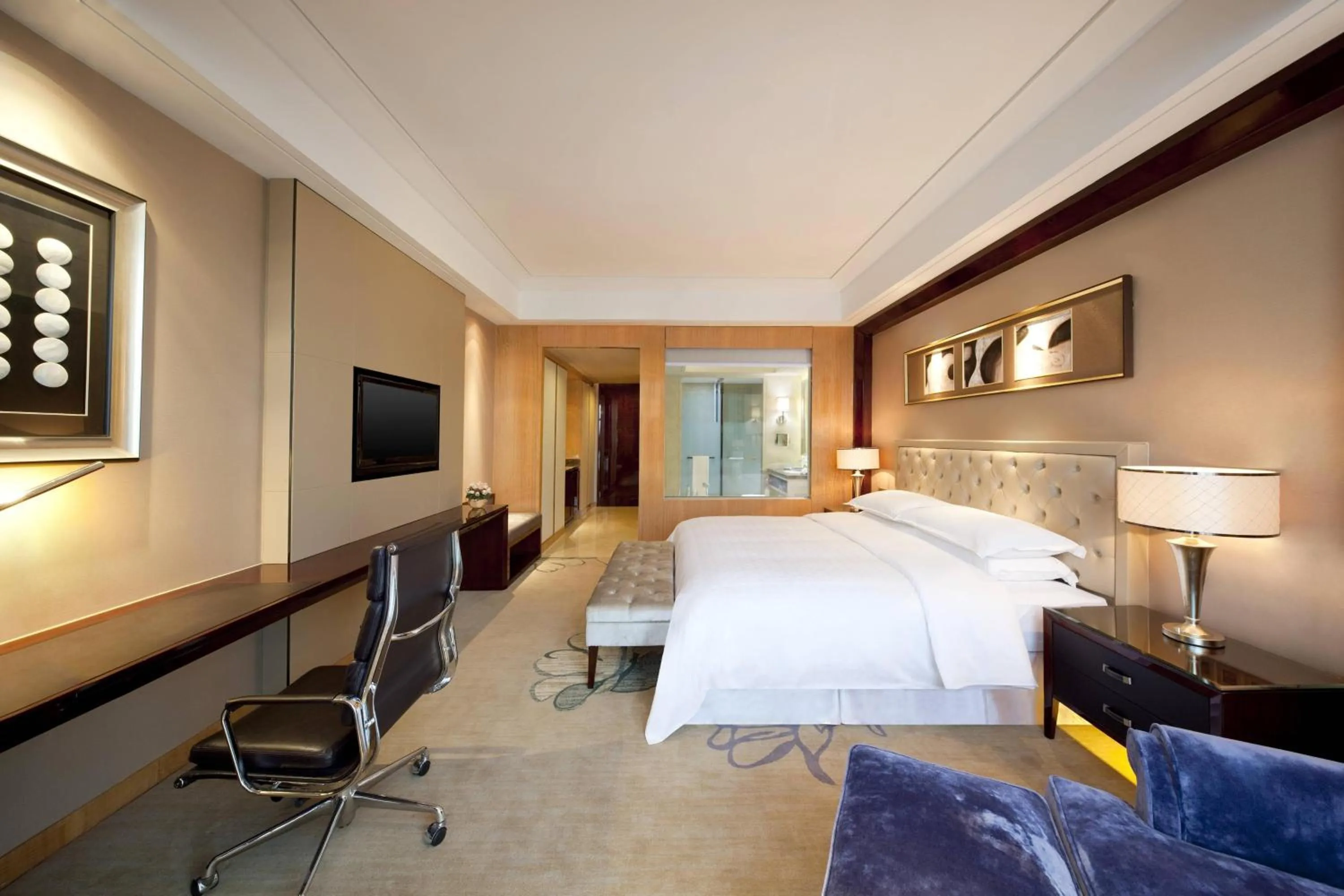 Photo of the whole room, Bed in Sheraton Changzhou Xinbei Hotel