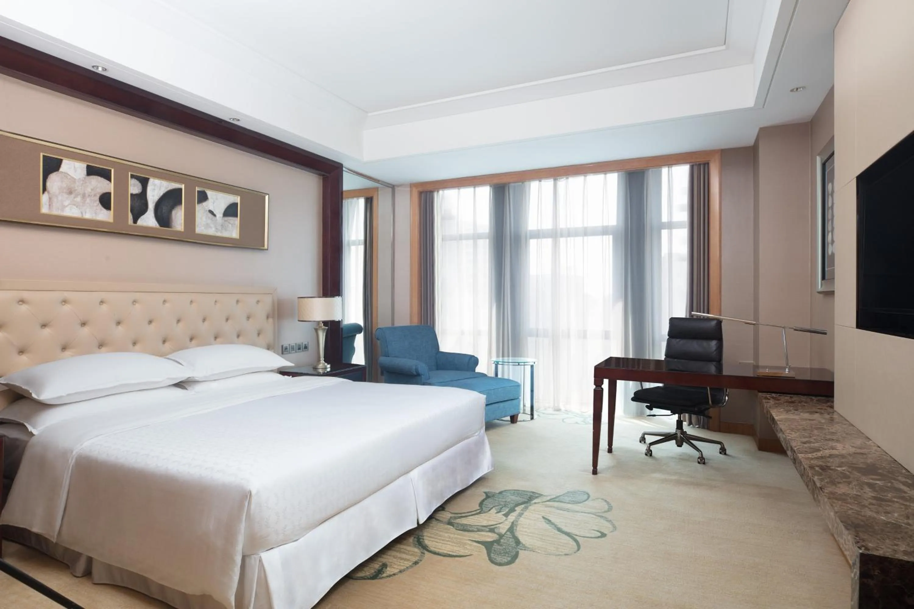 Photo of the whole room, Bed in Sheraton Changzhou Xinbei Hotel