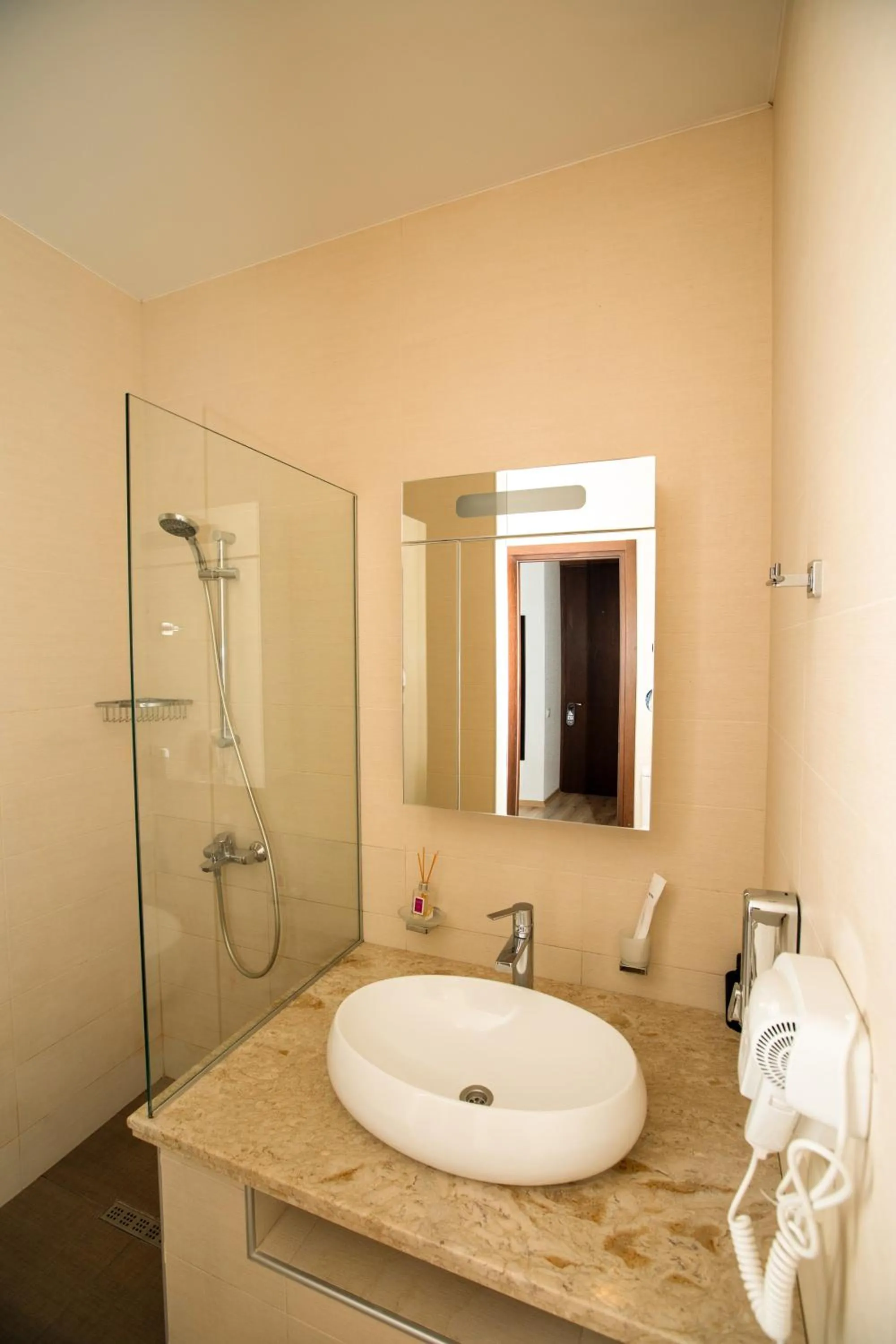 Shower in Hotel Griboedov