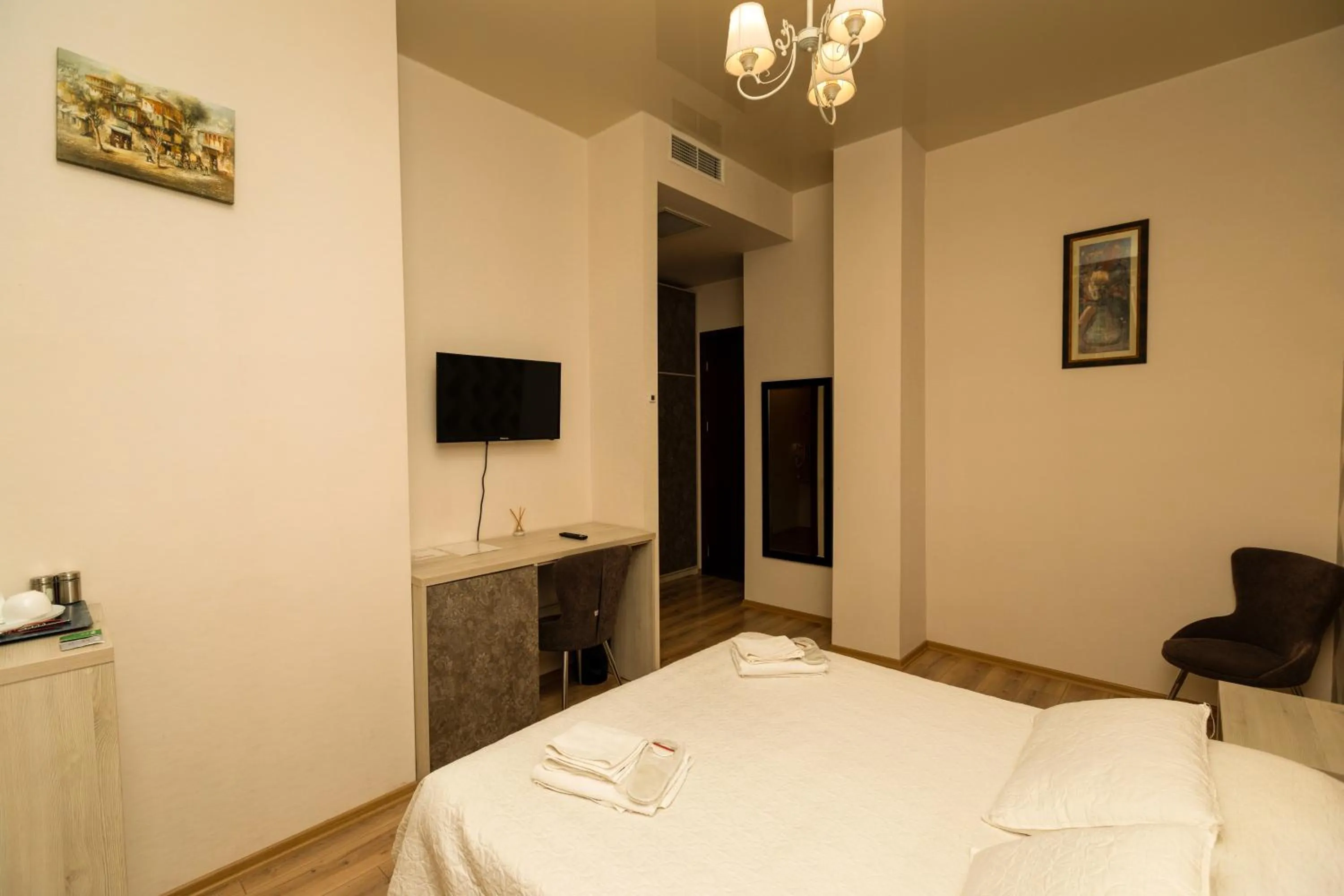 Photo of the whole room, Bed in Hotel Griboedov