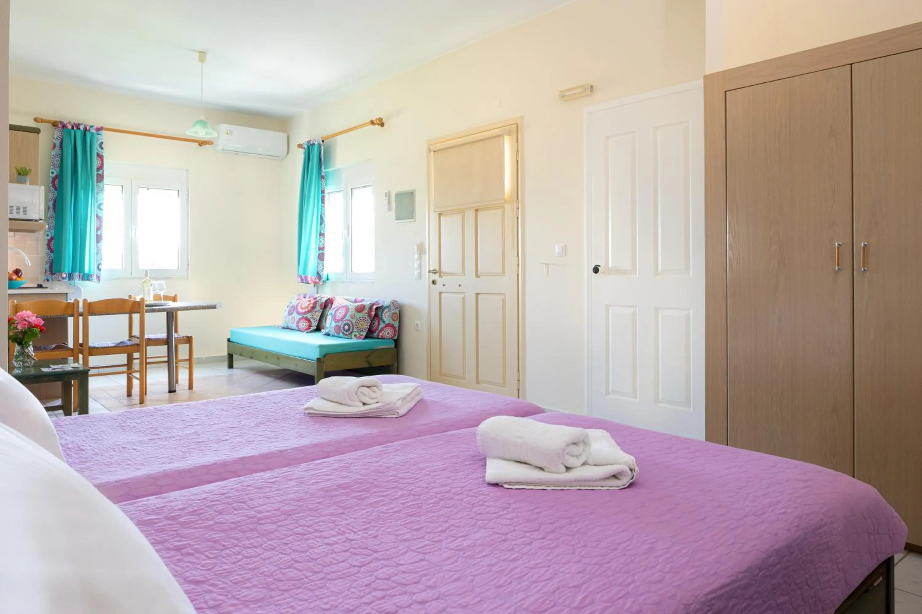 Photo of the whole room, Bed in Armonia Apartments