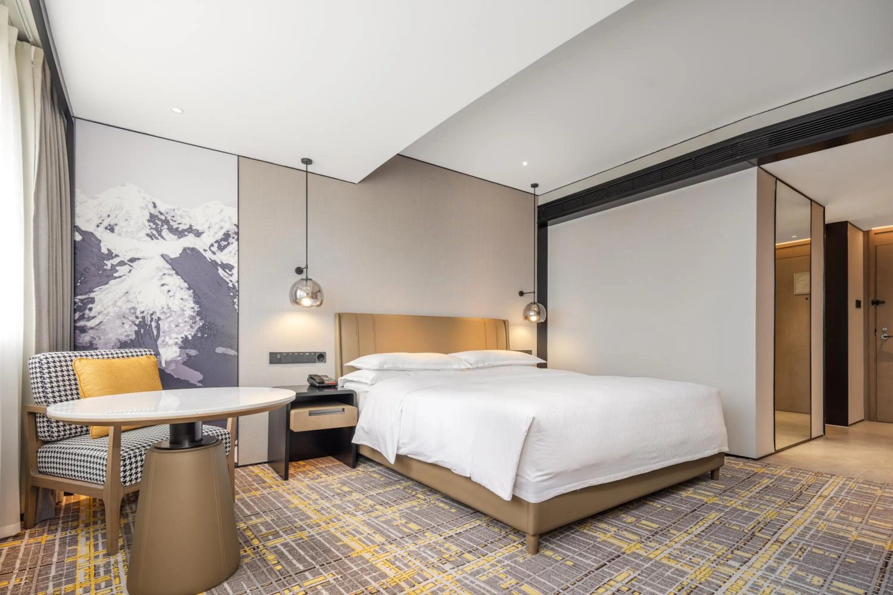 Bedroom, Bed in Sheraton Chengdu Lido Hotel