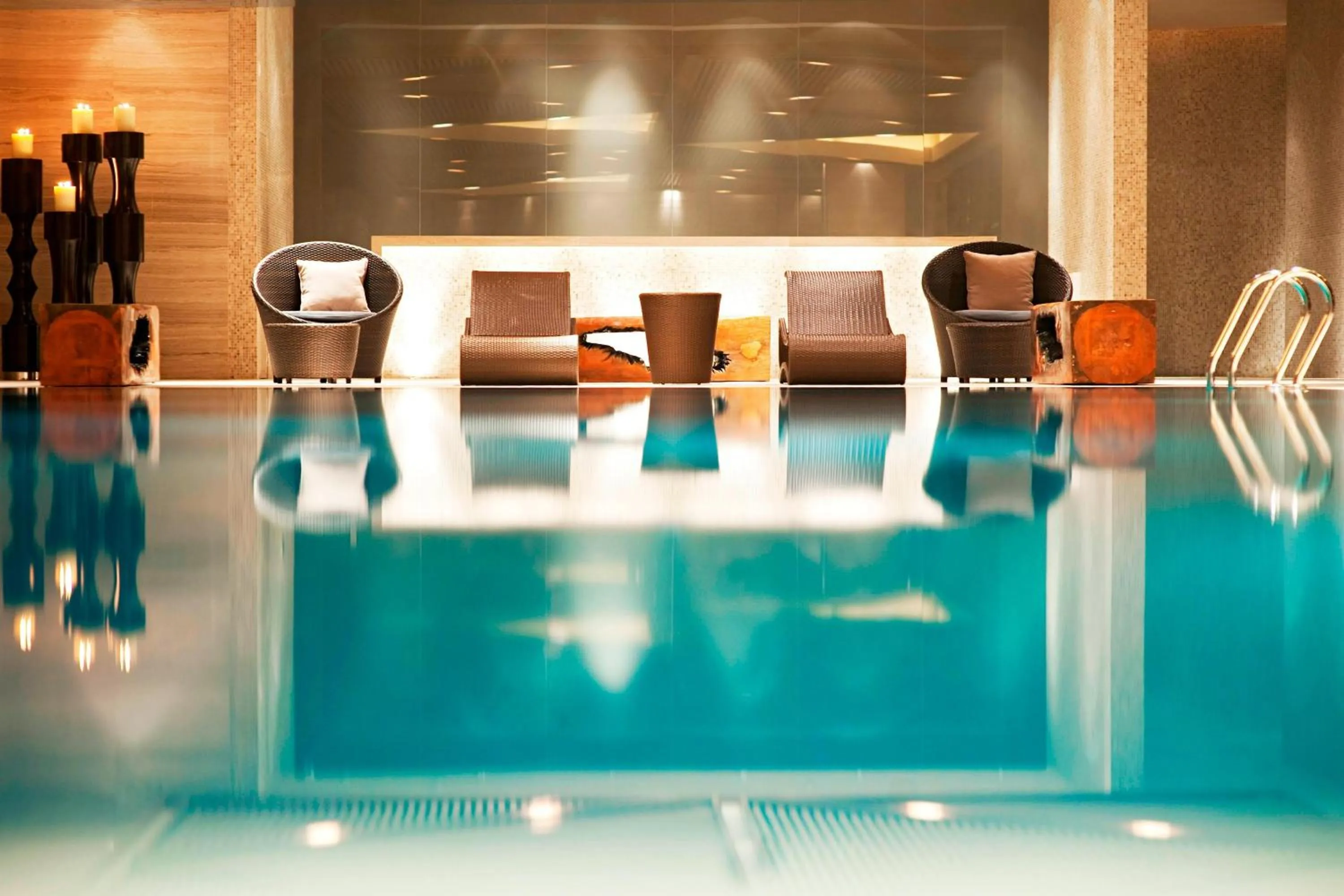 Swimming pool in Le Meridien Chongqing Nan'an