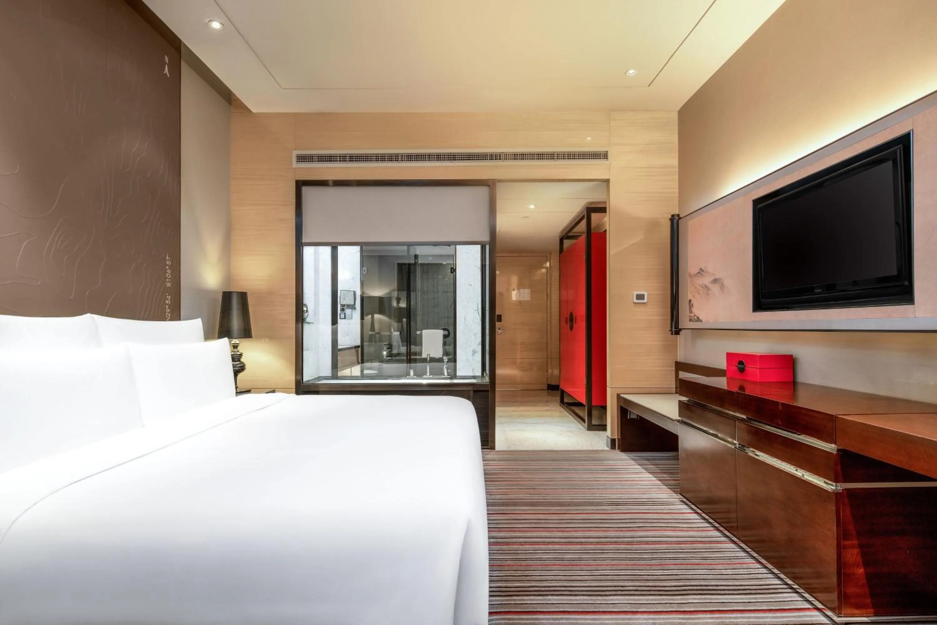 Photo of the whole room, Bed in Le Meridien Chongqing Nan'an