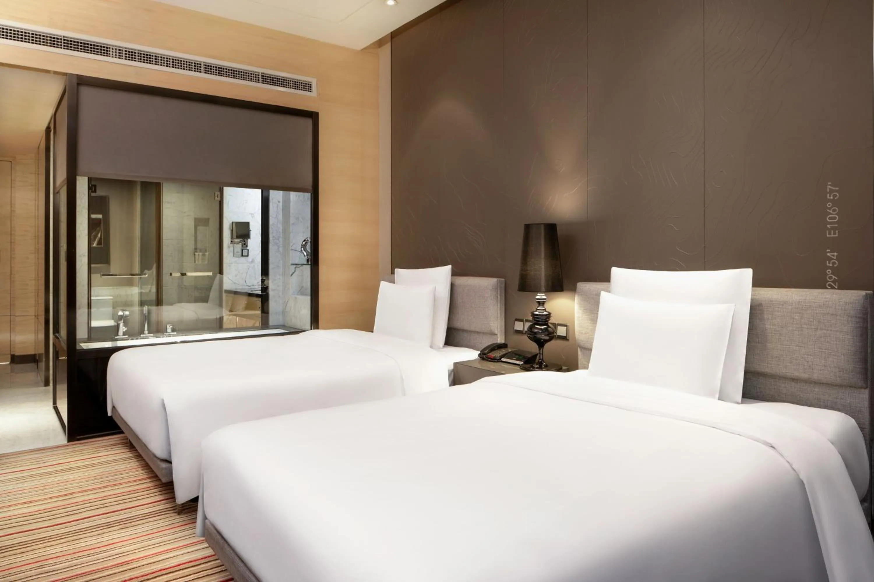 Photo of the whole room, Bed in Le Meridien Chongqing Nan'an