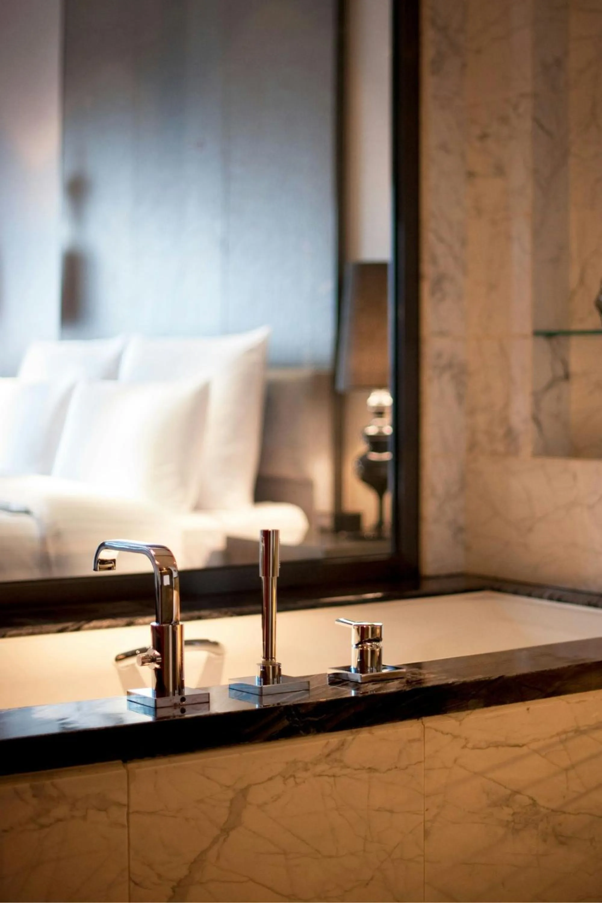 Bathroom, Bed in Le Meridien Chongqing Nan'an