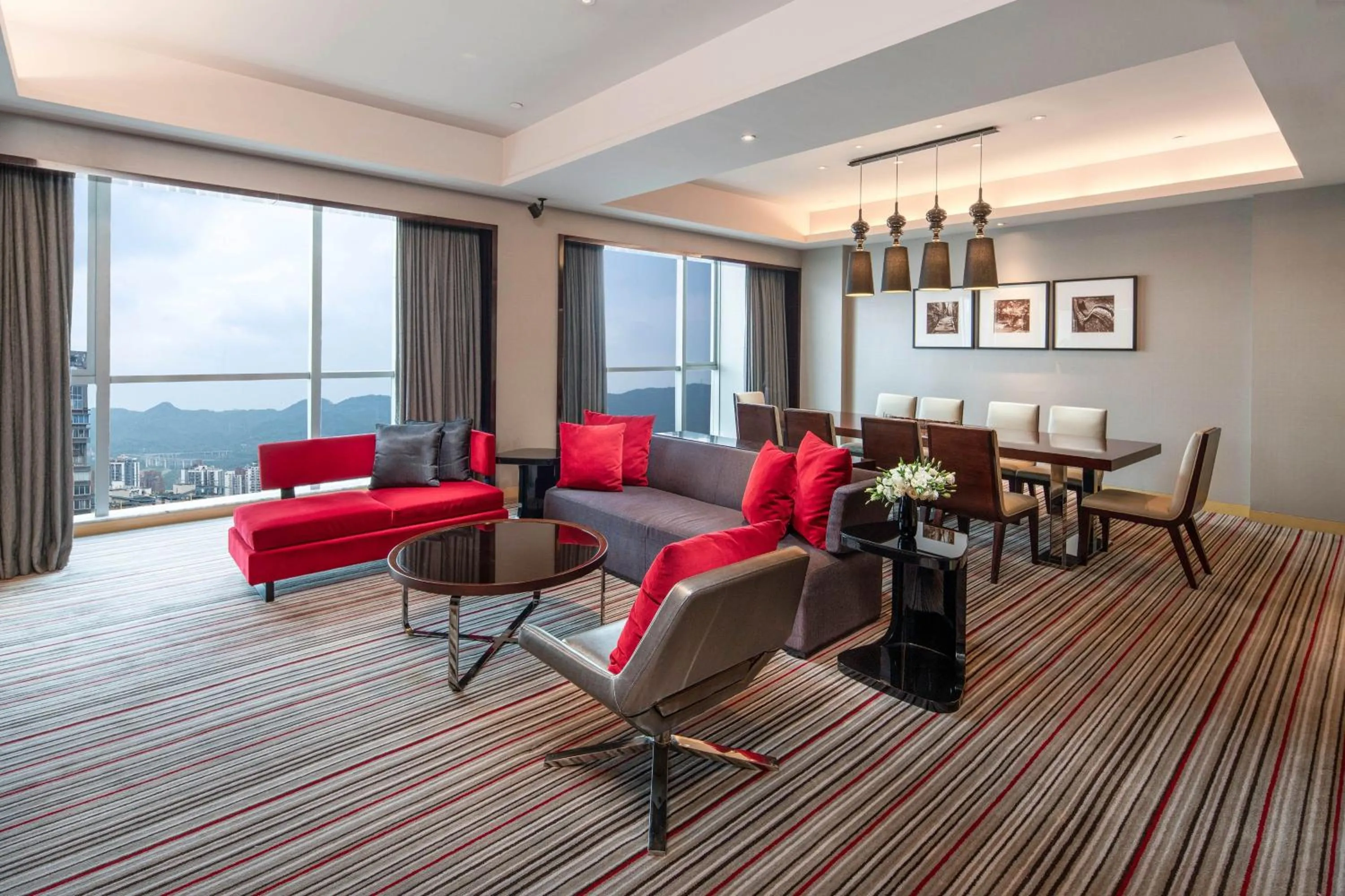 Photo of the whole room in Le Meridien Chongqing Nan'an