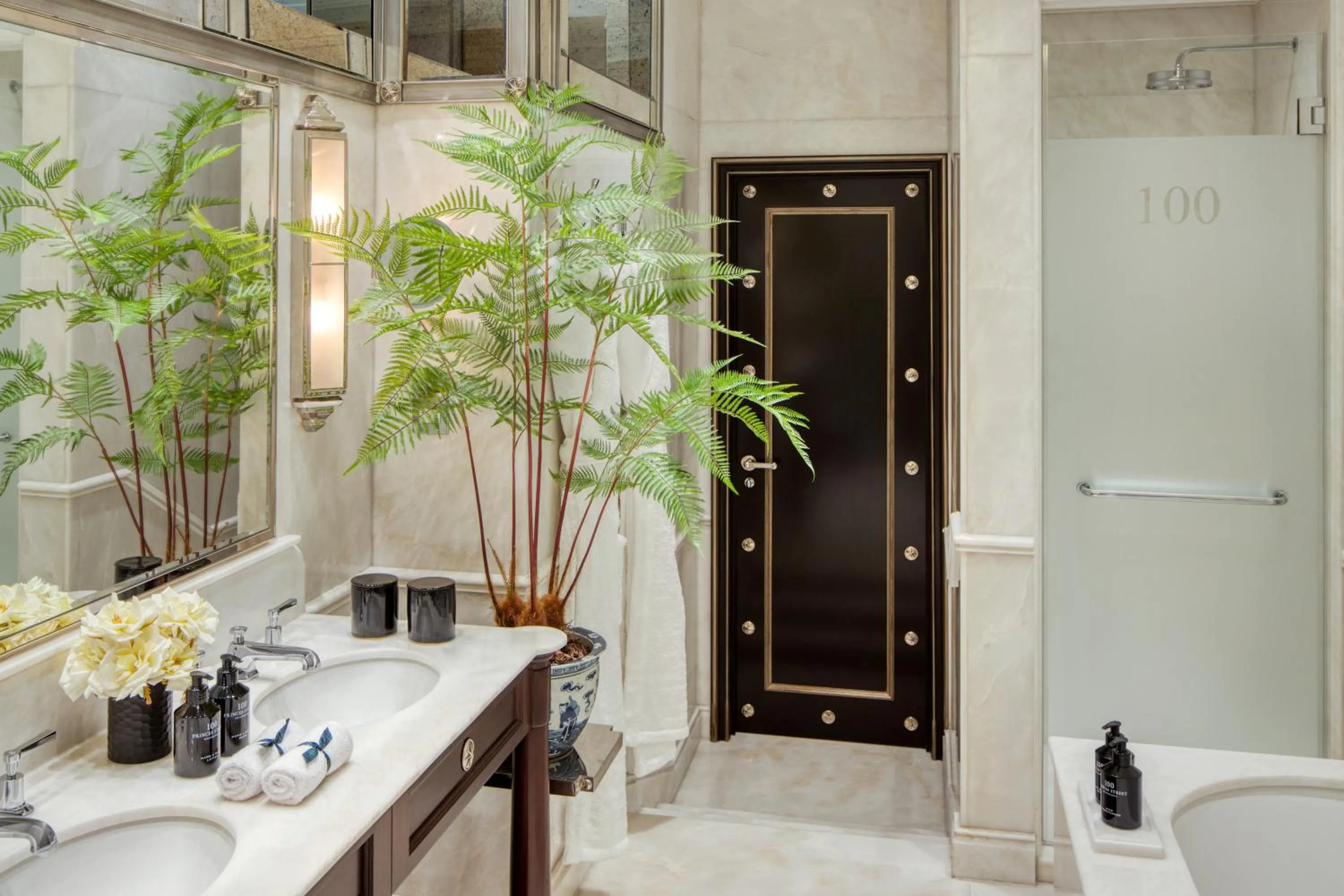 Shower in 100 Princes Street