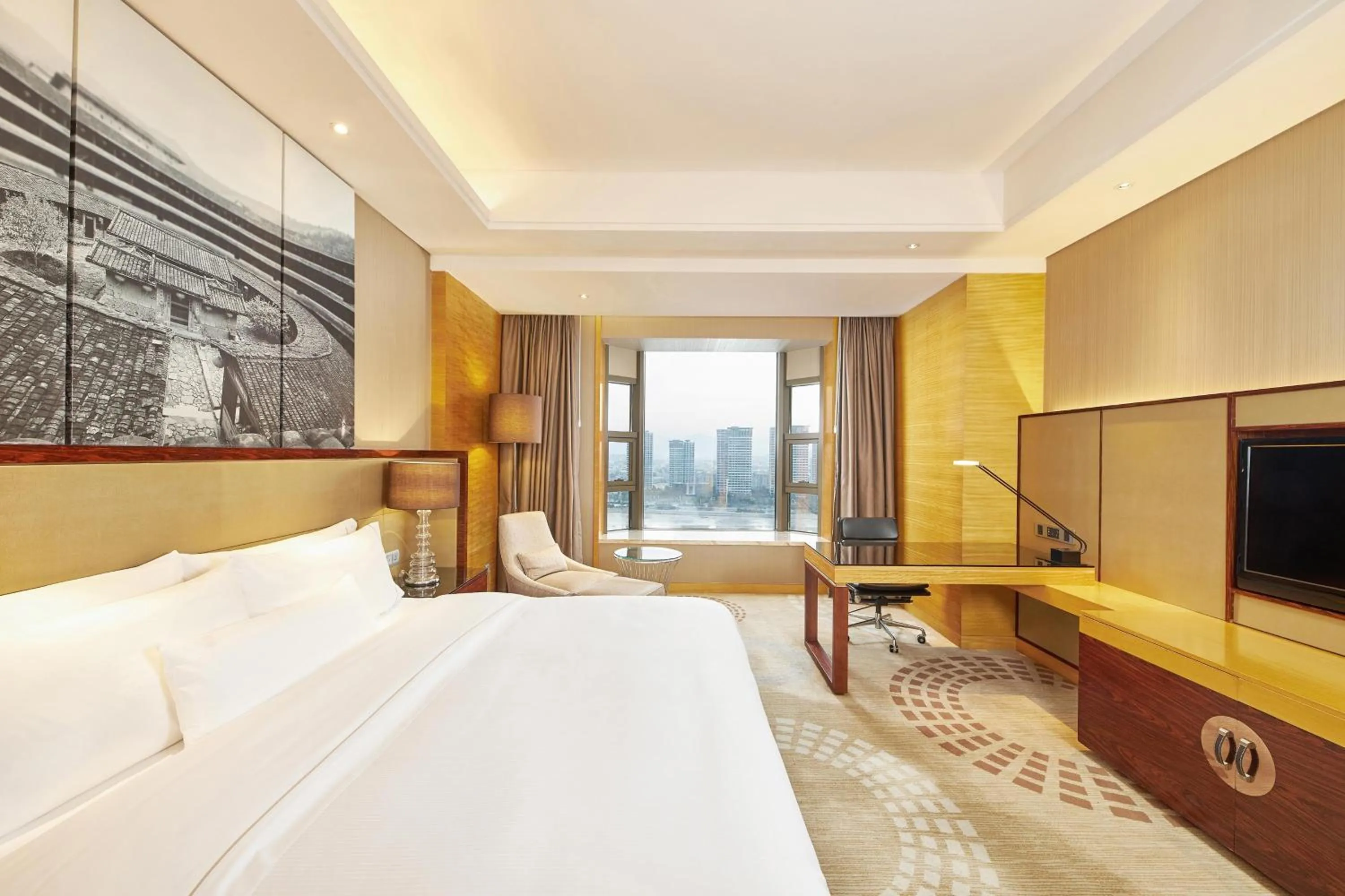 Photo of the whole room, Bed in The Westin Fuzhou Minjiang