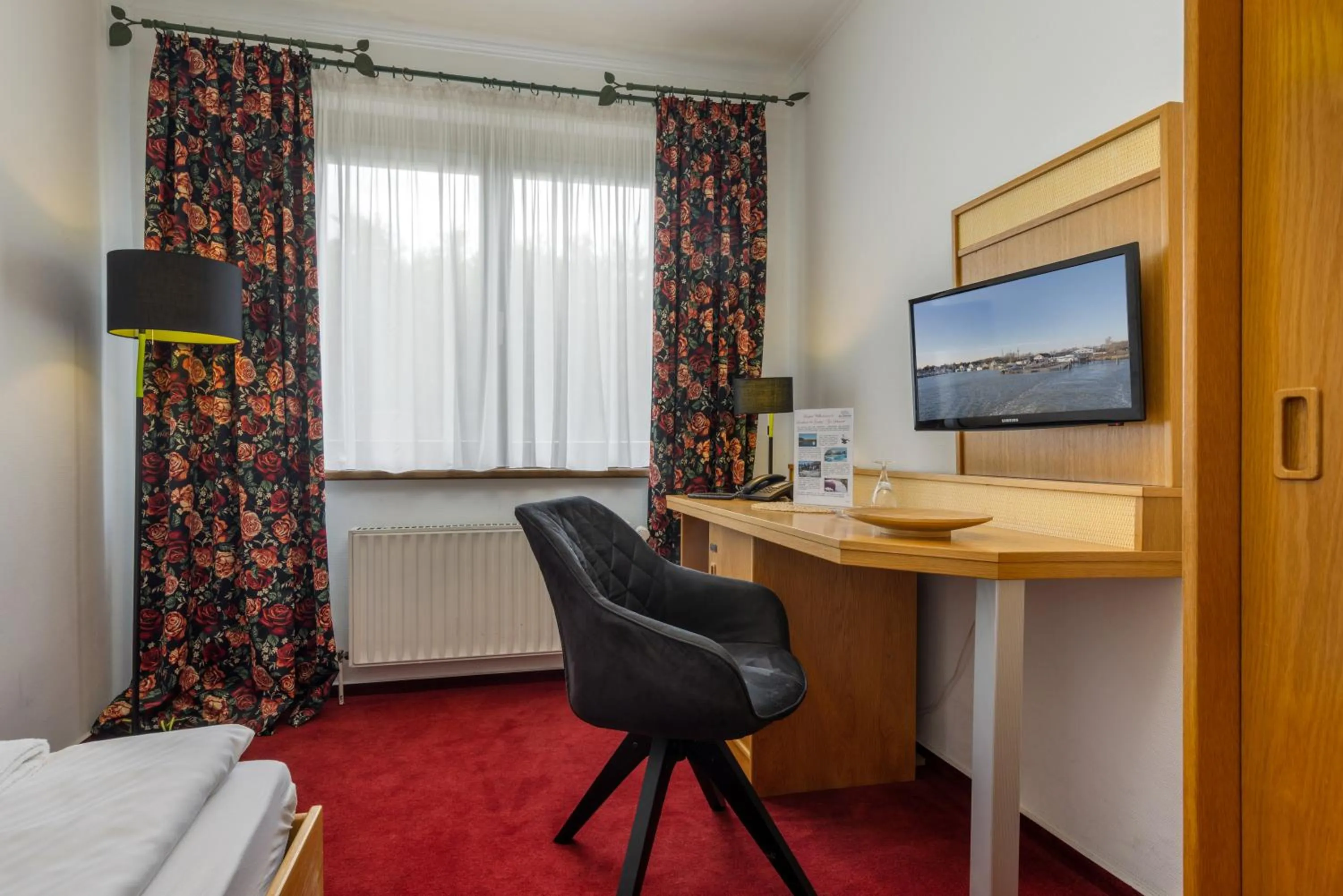 Photo of the whole room, Bed in Landhotel Zur Schmiede