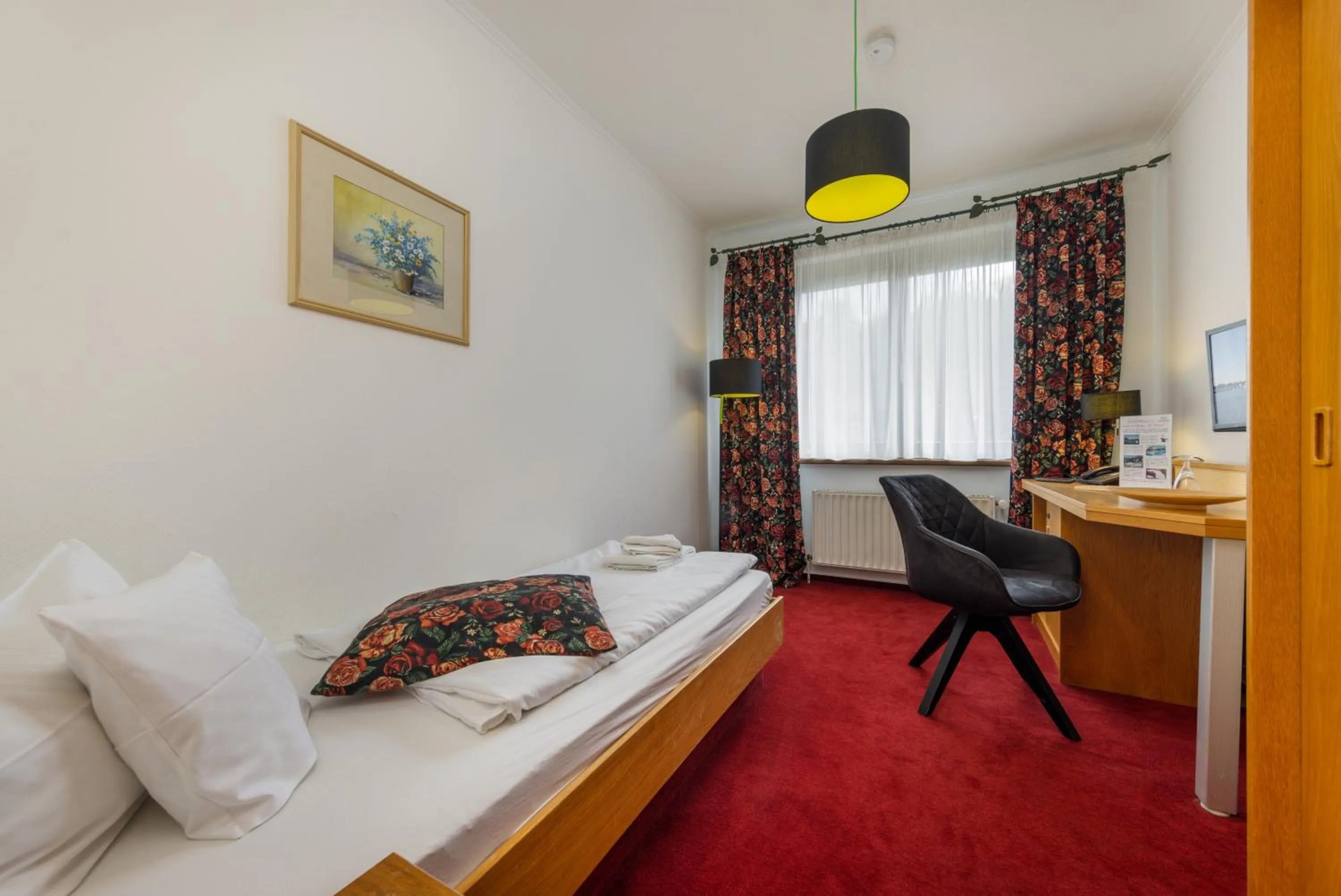 Photo of the whole room, Bed in Landhotel Zur Schmiede