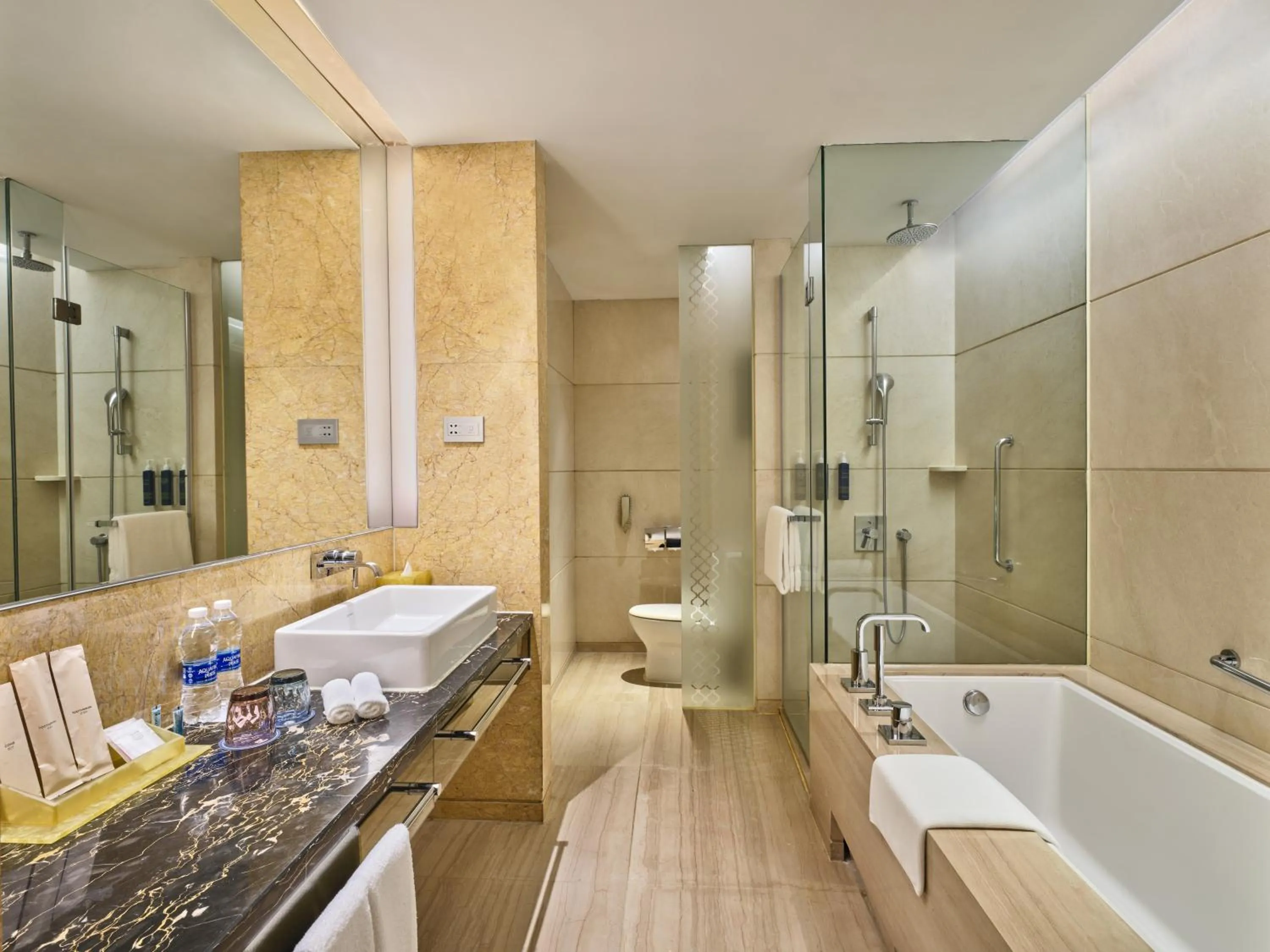 Toilet in Four Points by Sheraton Guangzhou Financial City, Tianhe